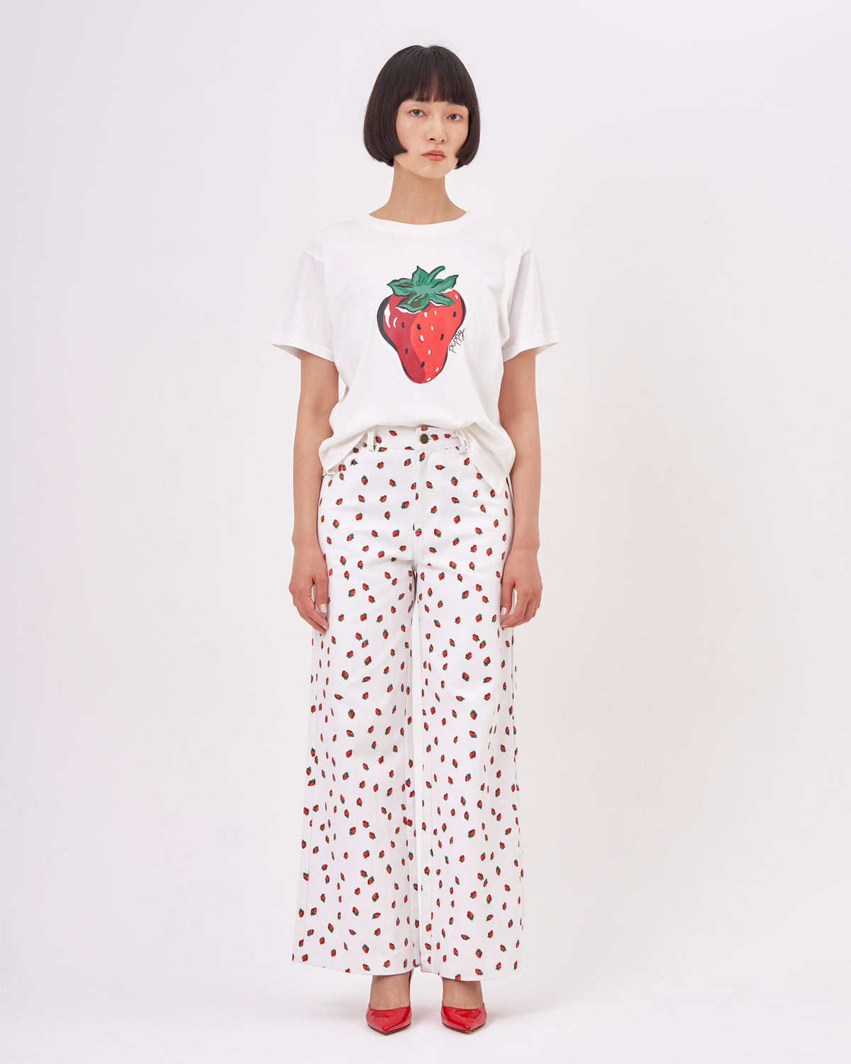 Strawberry printed T-shirts (White)