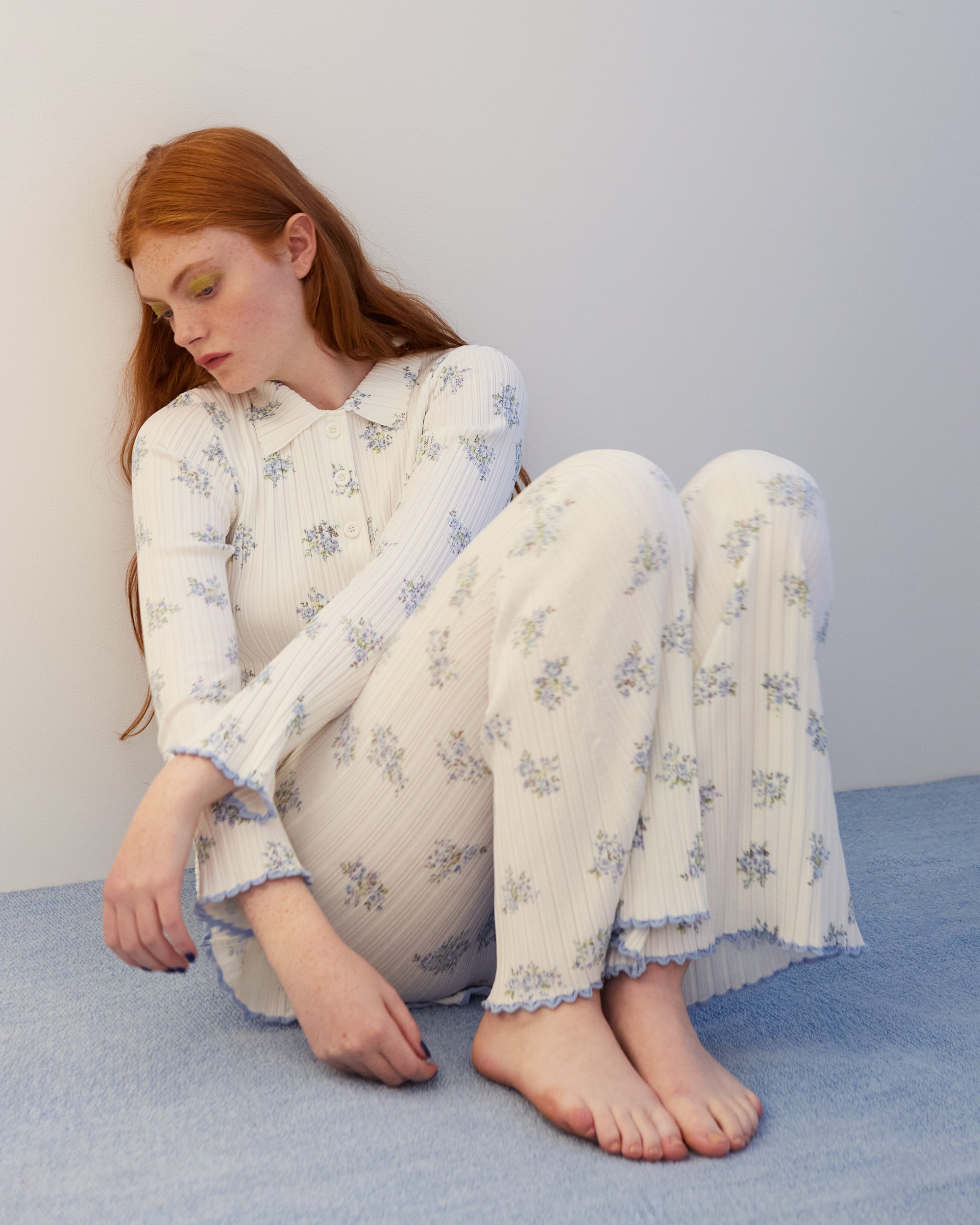 Blue flower rib knit flare pants