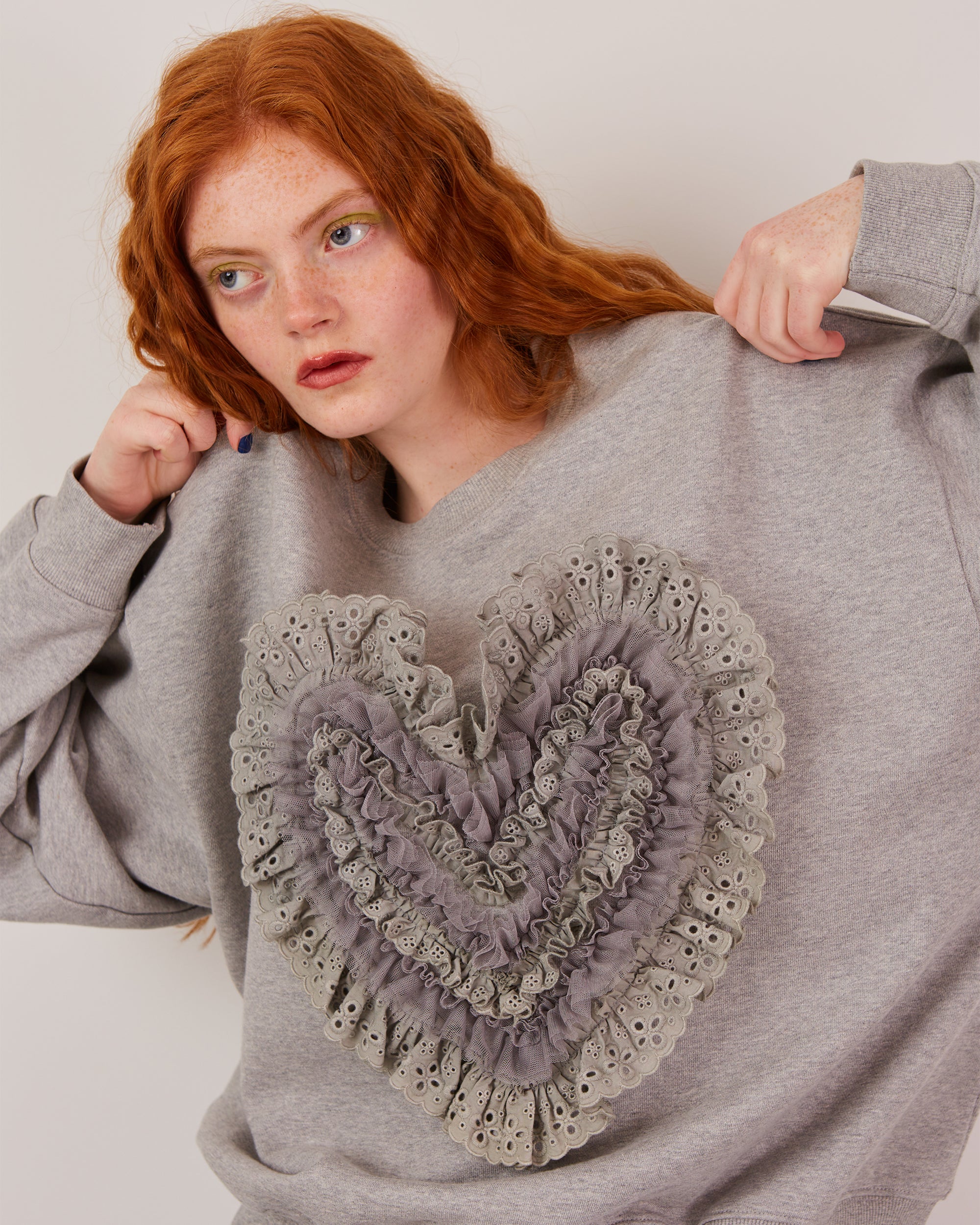 Cotton lace heart sweatshirt (gray)