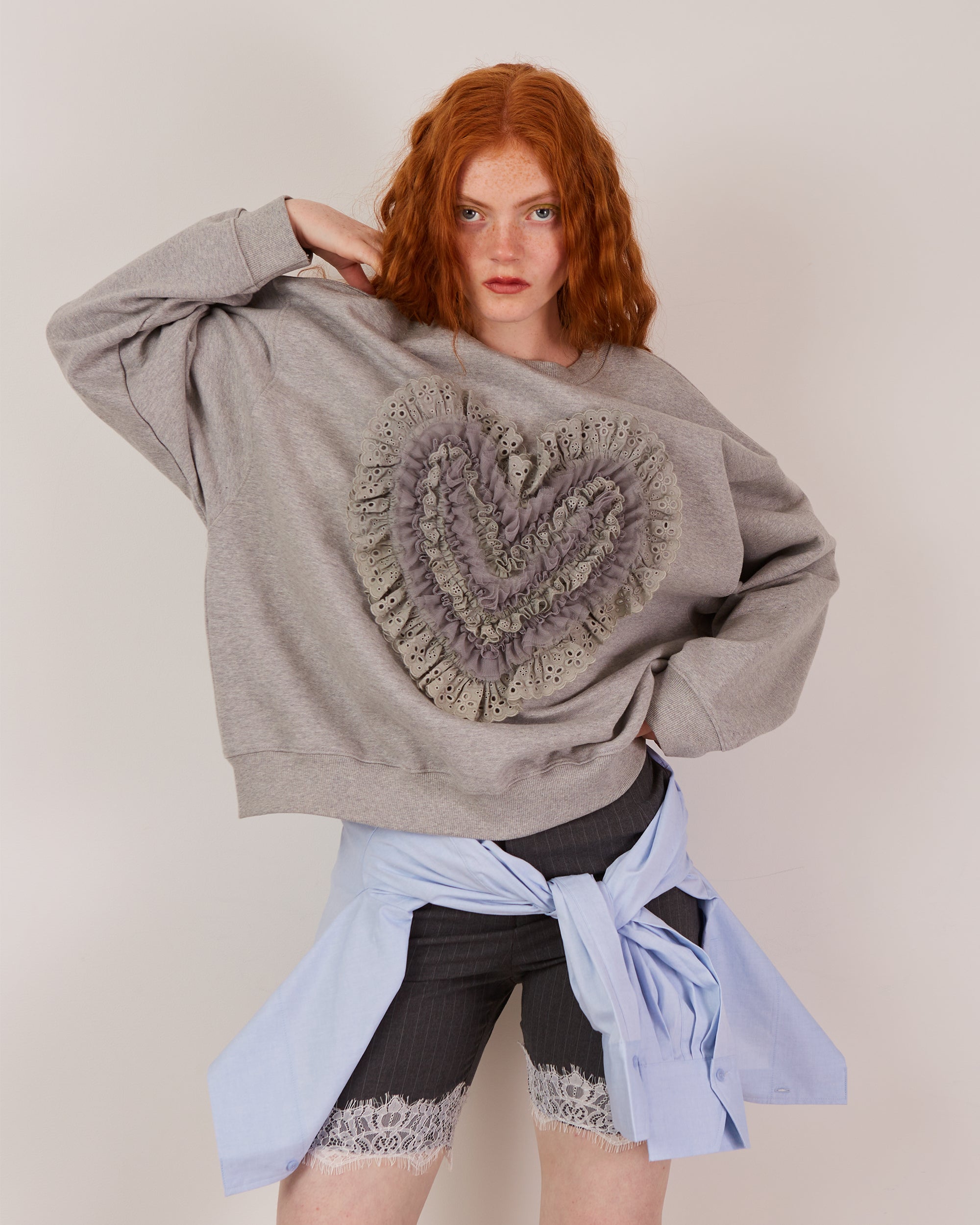 Cotton lace heart sweatshirt (gray)