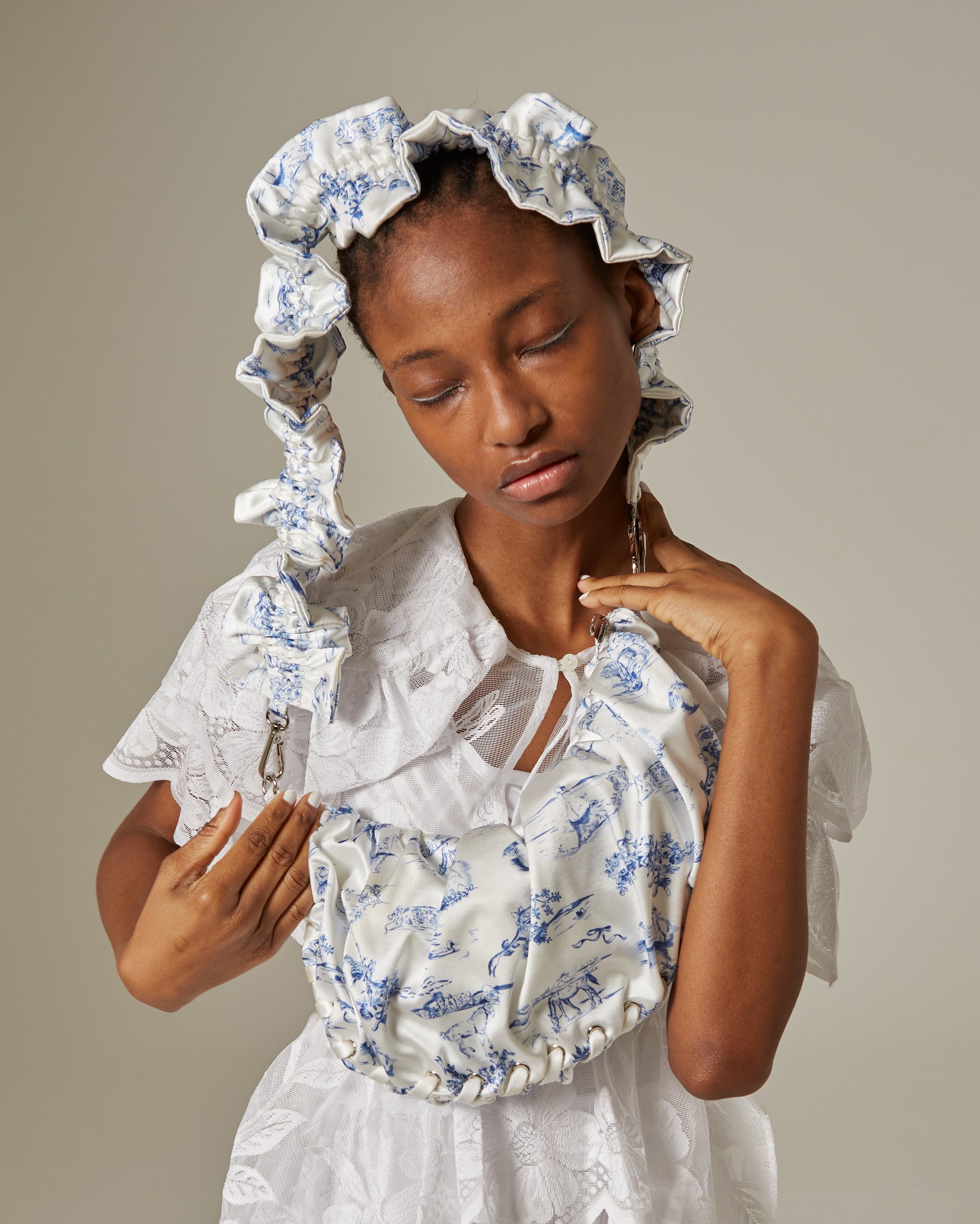 Half-moon gathered bag (Toile de Jouy)