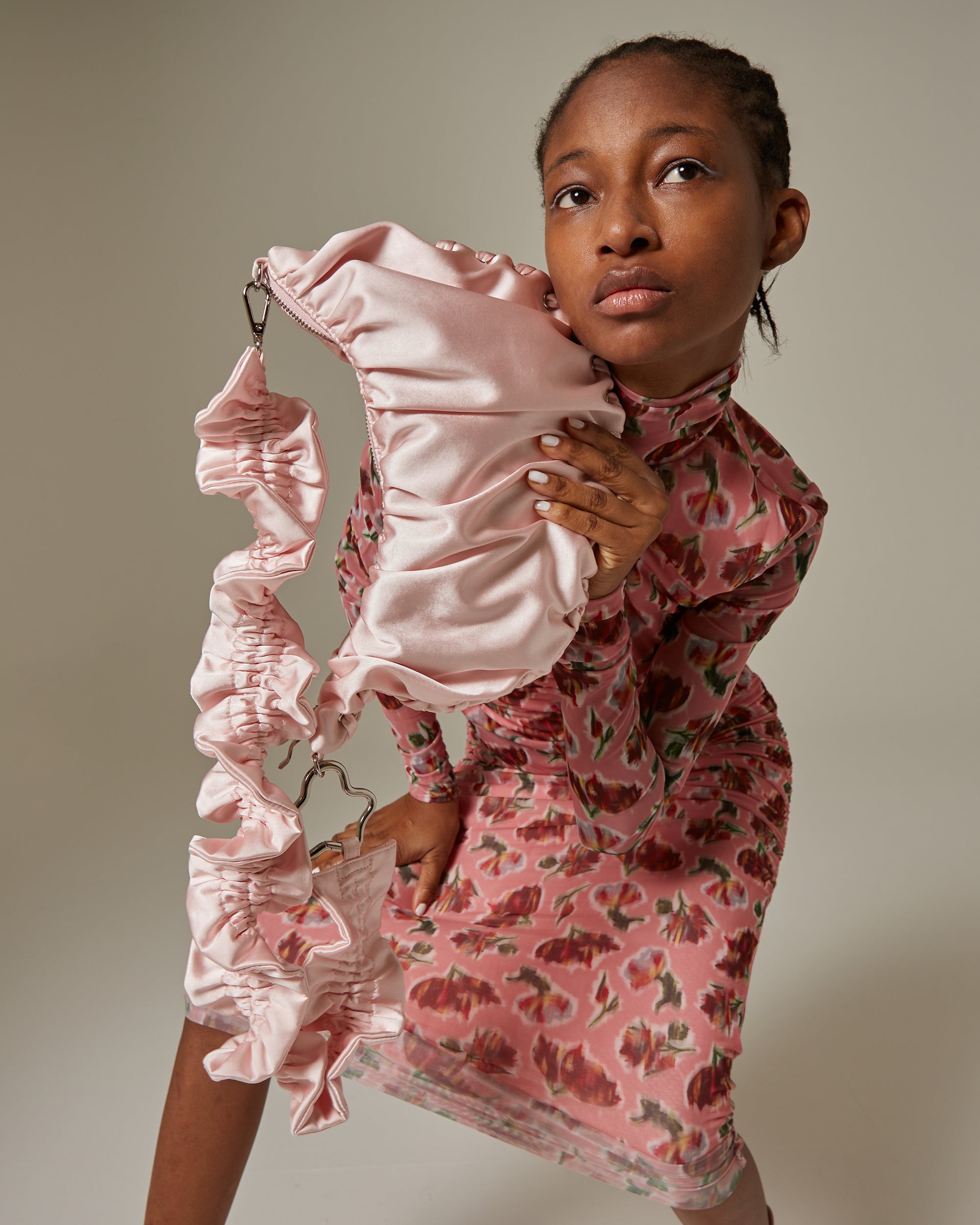 Half-moon gathered bag (pink)