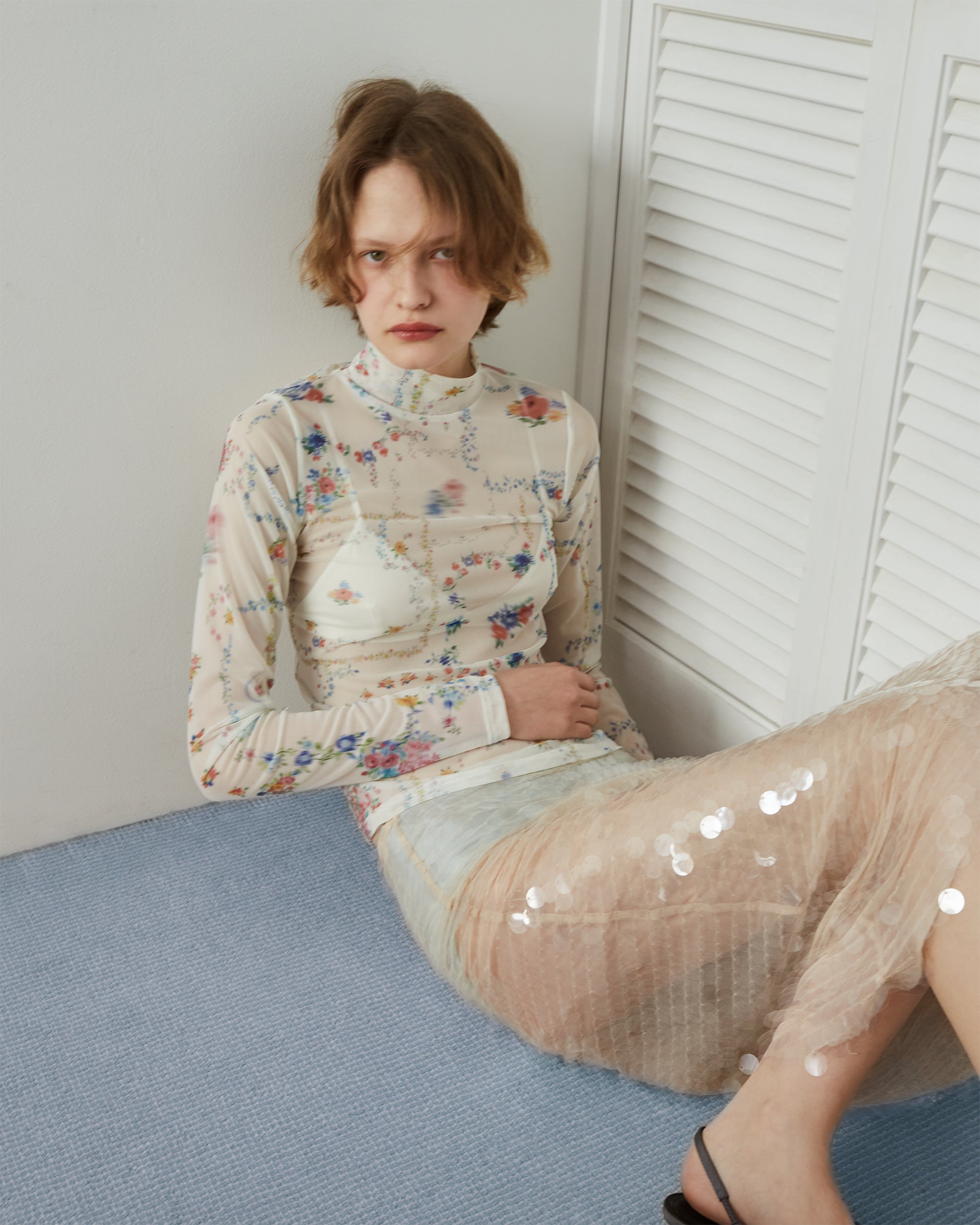 Scarf pattern see-through tops (high neck)