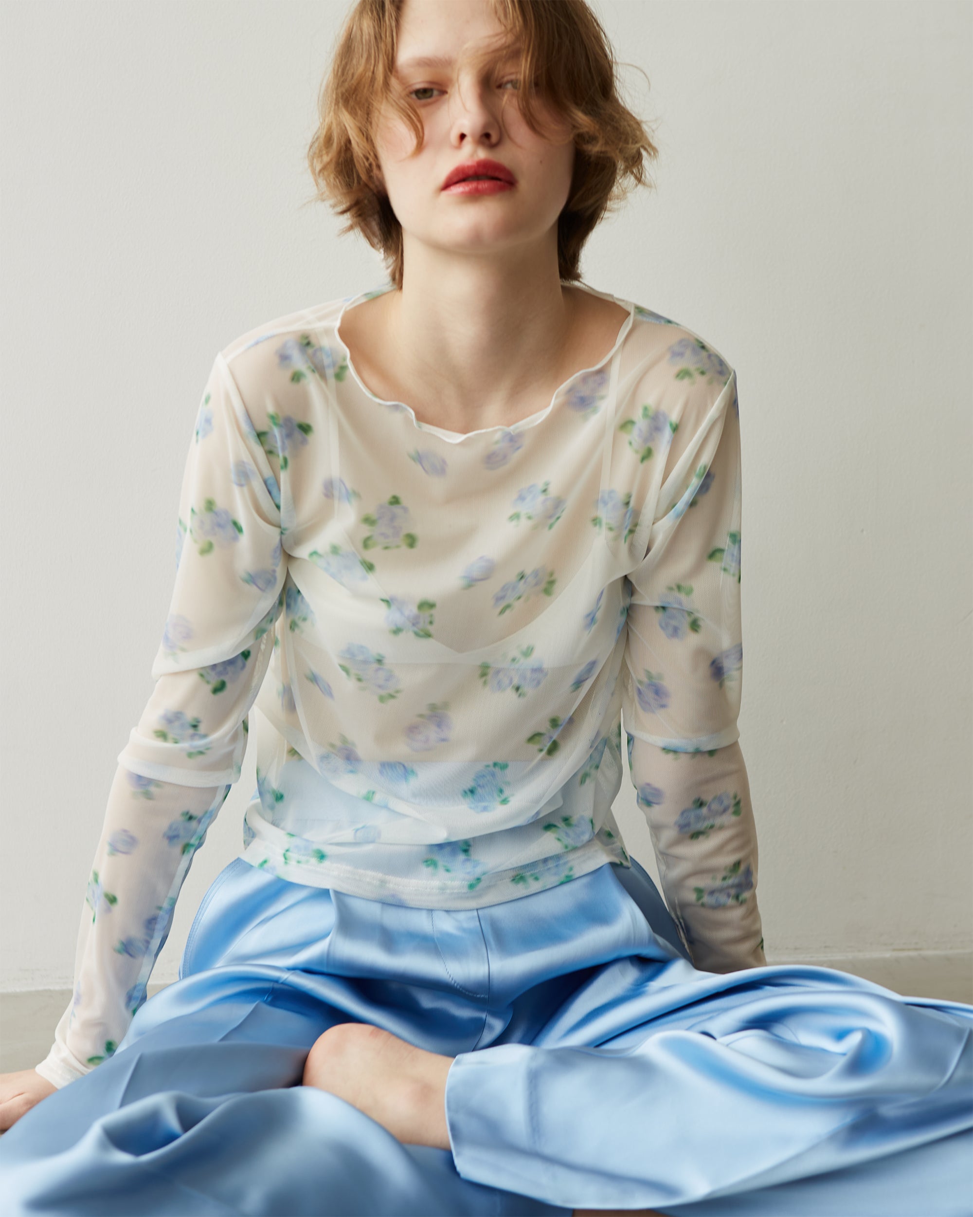 Blue blurred flower see-through tops  (round neck)