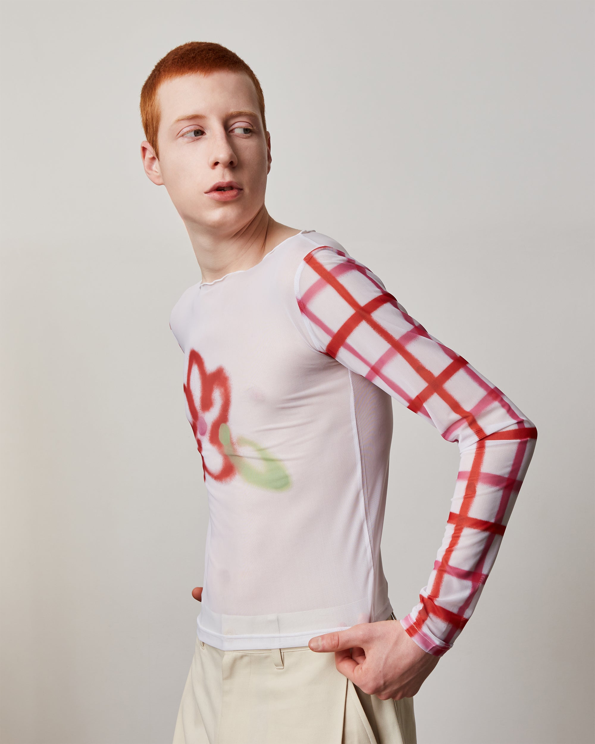 Check sleeve spray flower see-through tops (round neck)