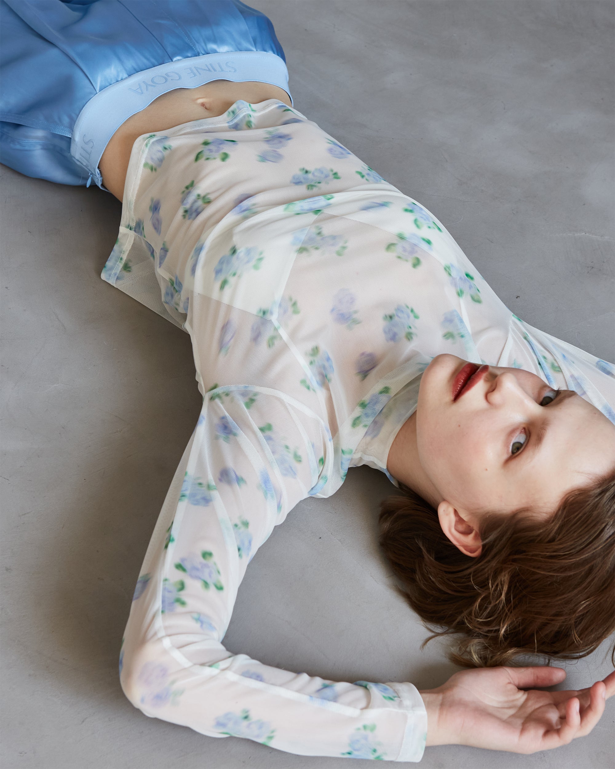 Blue blurred flower see-through tops (high neck)