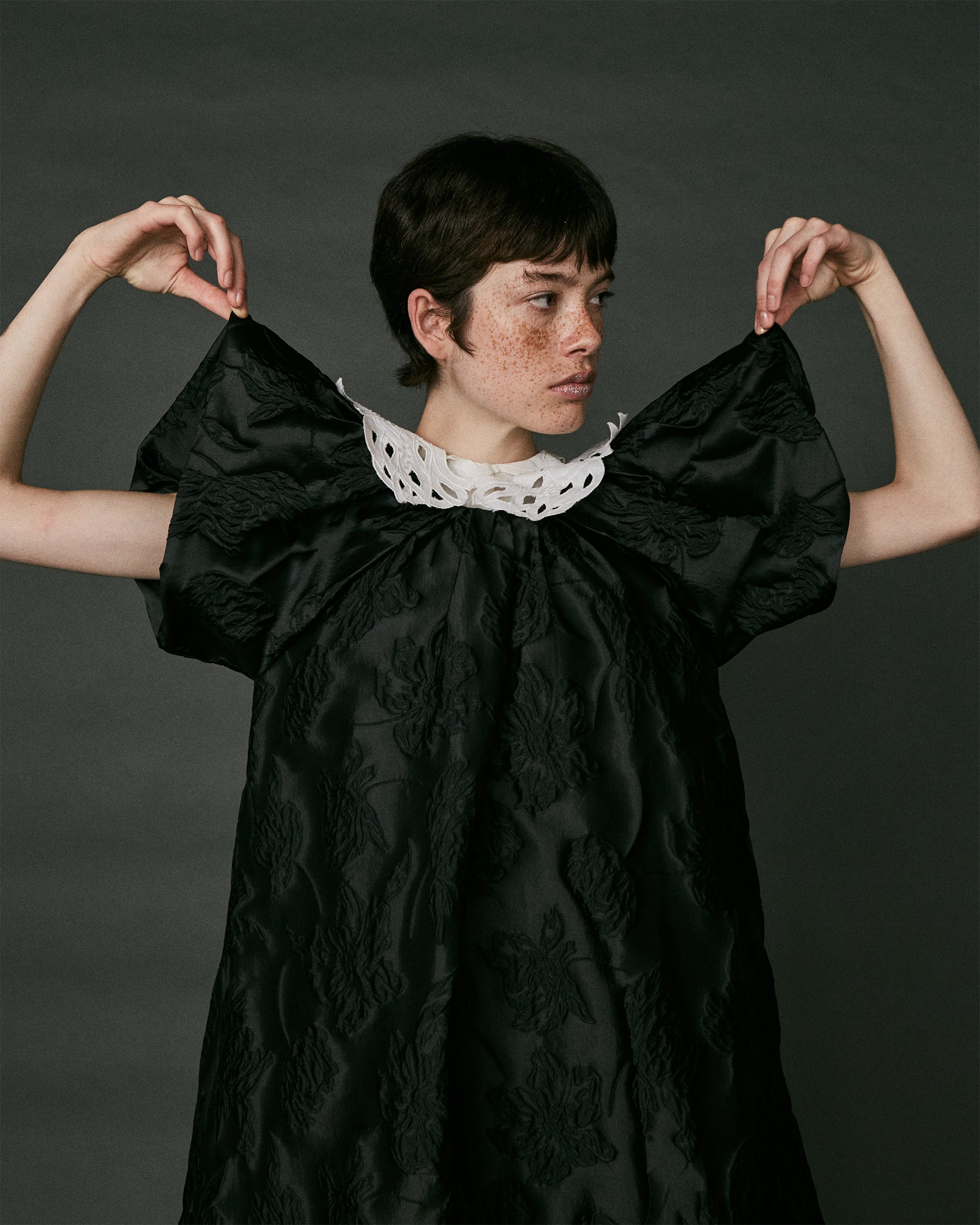 Balloon sleeve cocoon dress (black)