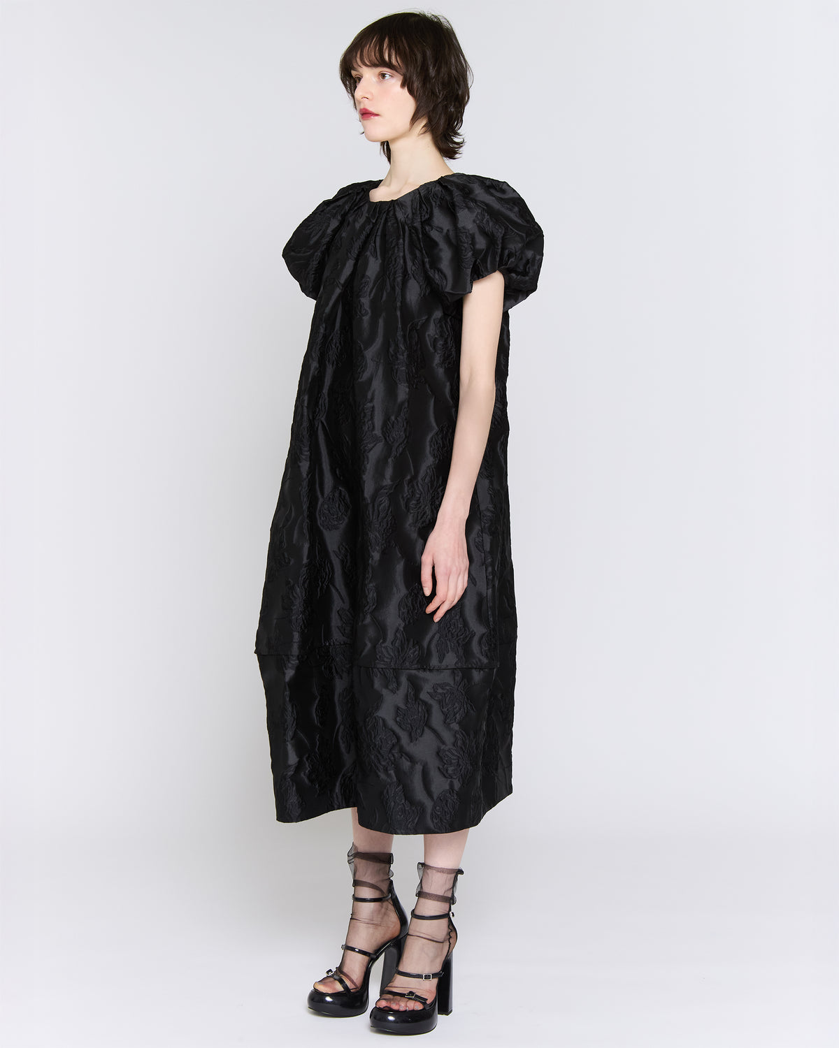 Balloon sleeve cocoon dress (black)