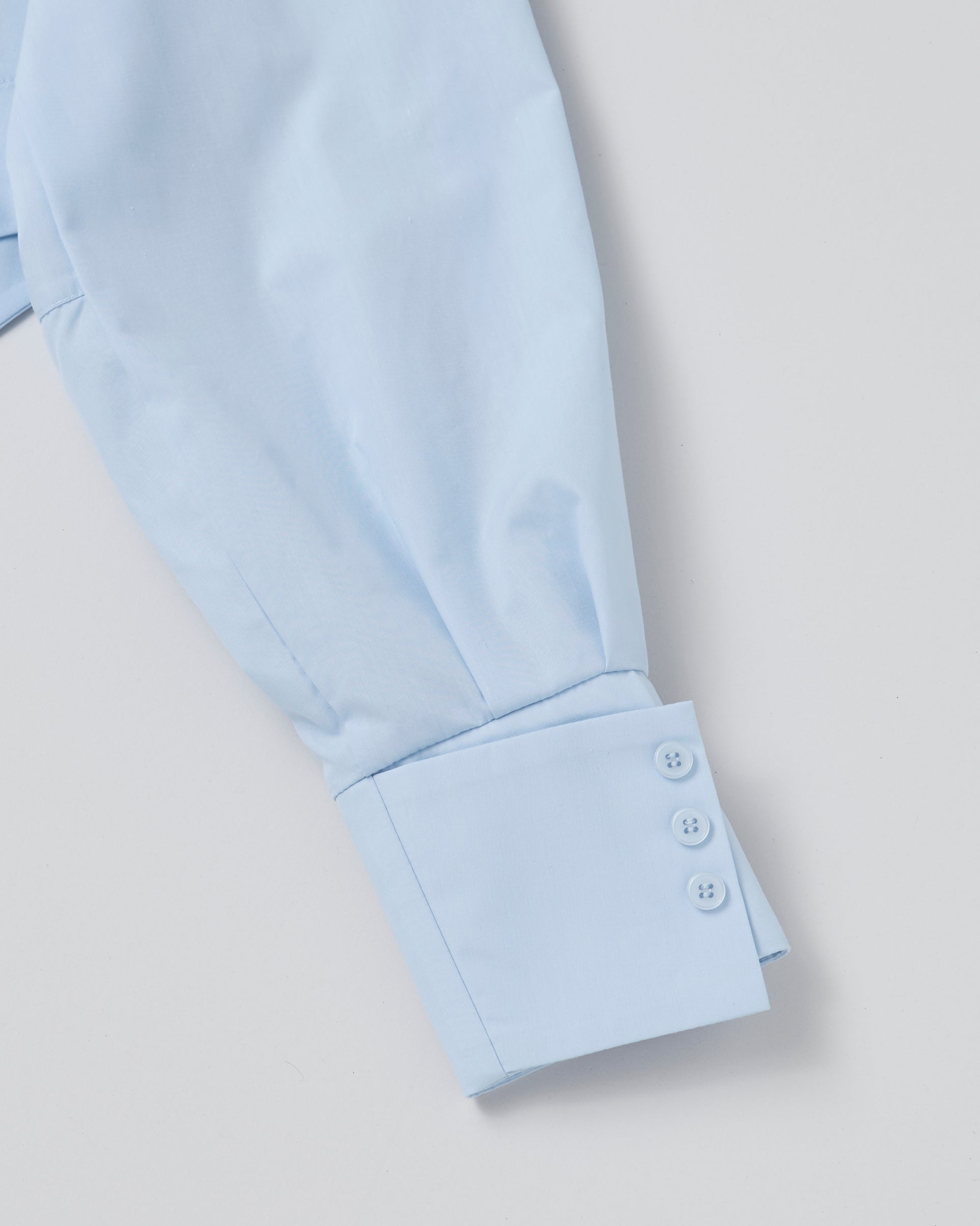 Curved hemline short shirt (light blue)