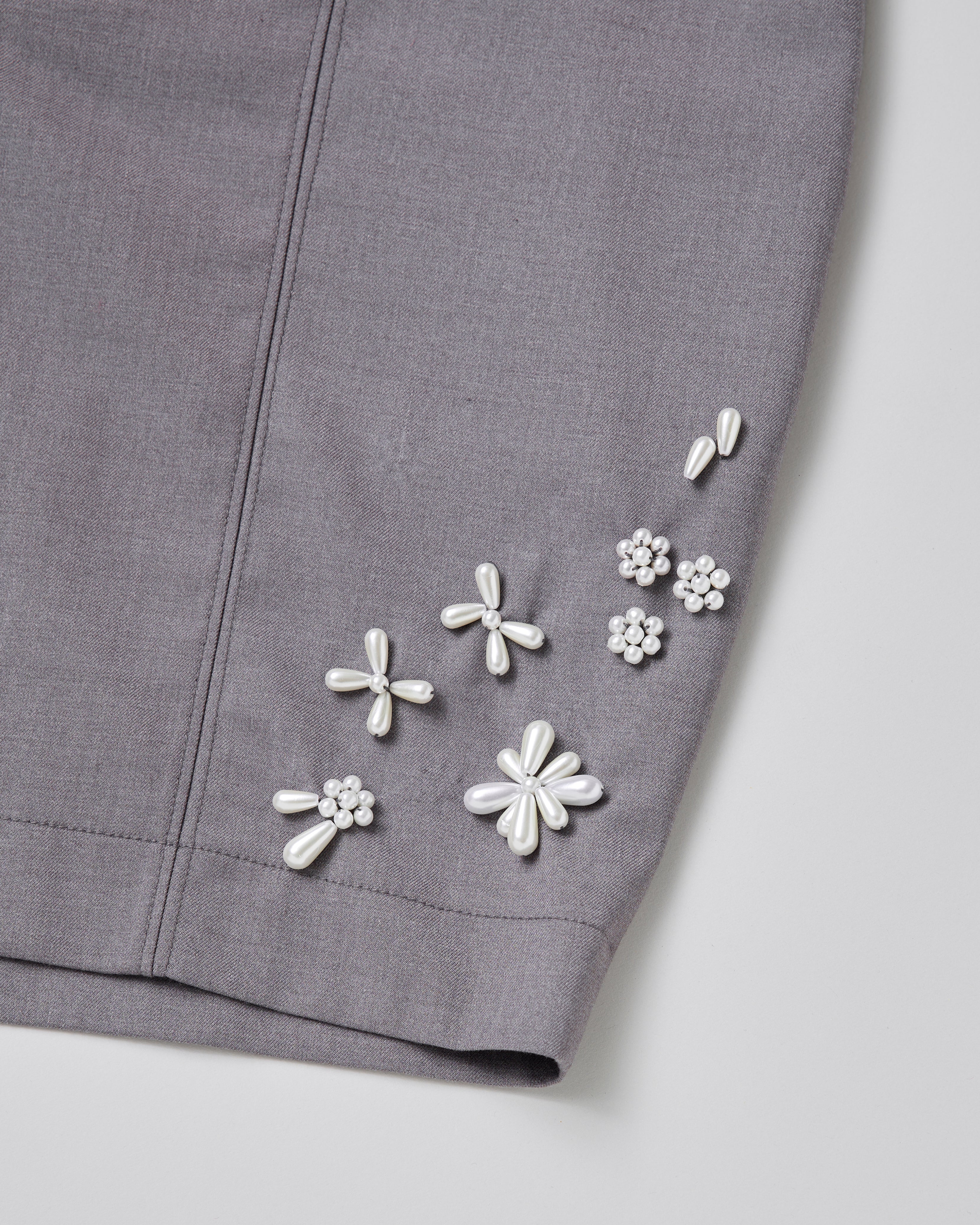 Pearl flower half pants
