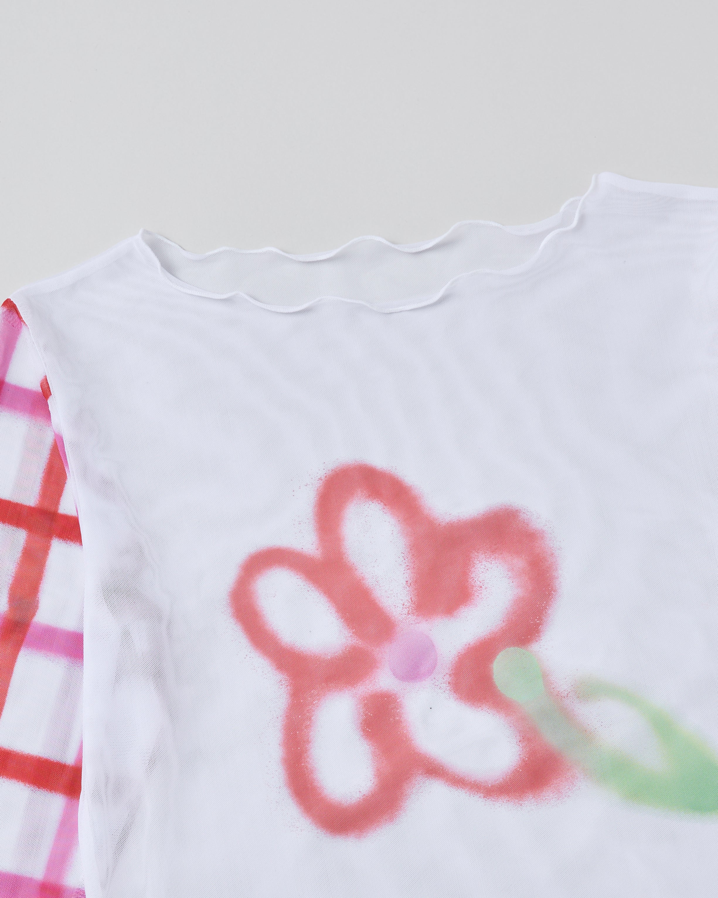 Check sleeve spray flower see-through tops (round neck)