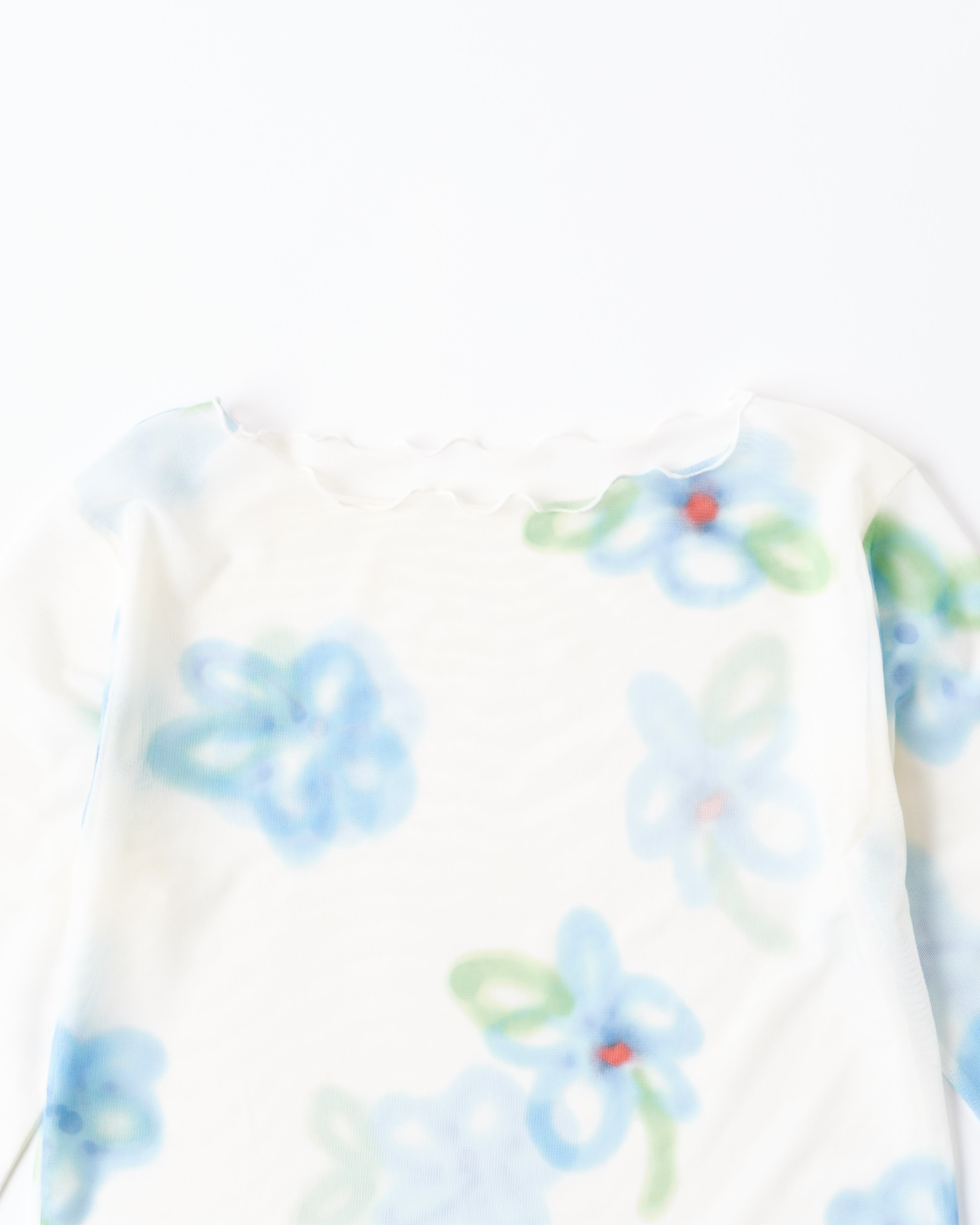 Blue spray flower see-through tops (round neck)