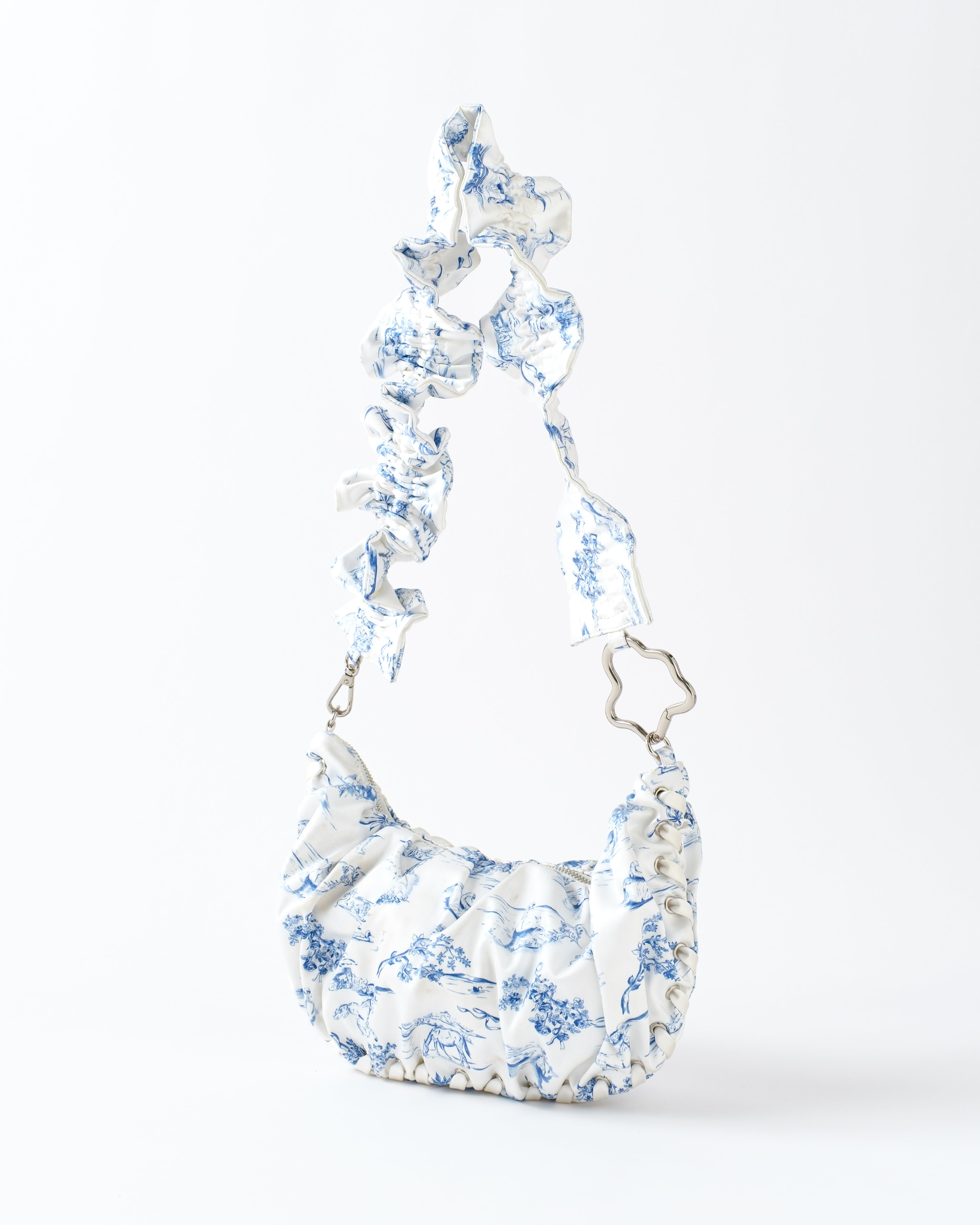 Half-moon gathered bag (Toile de Jouy)