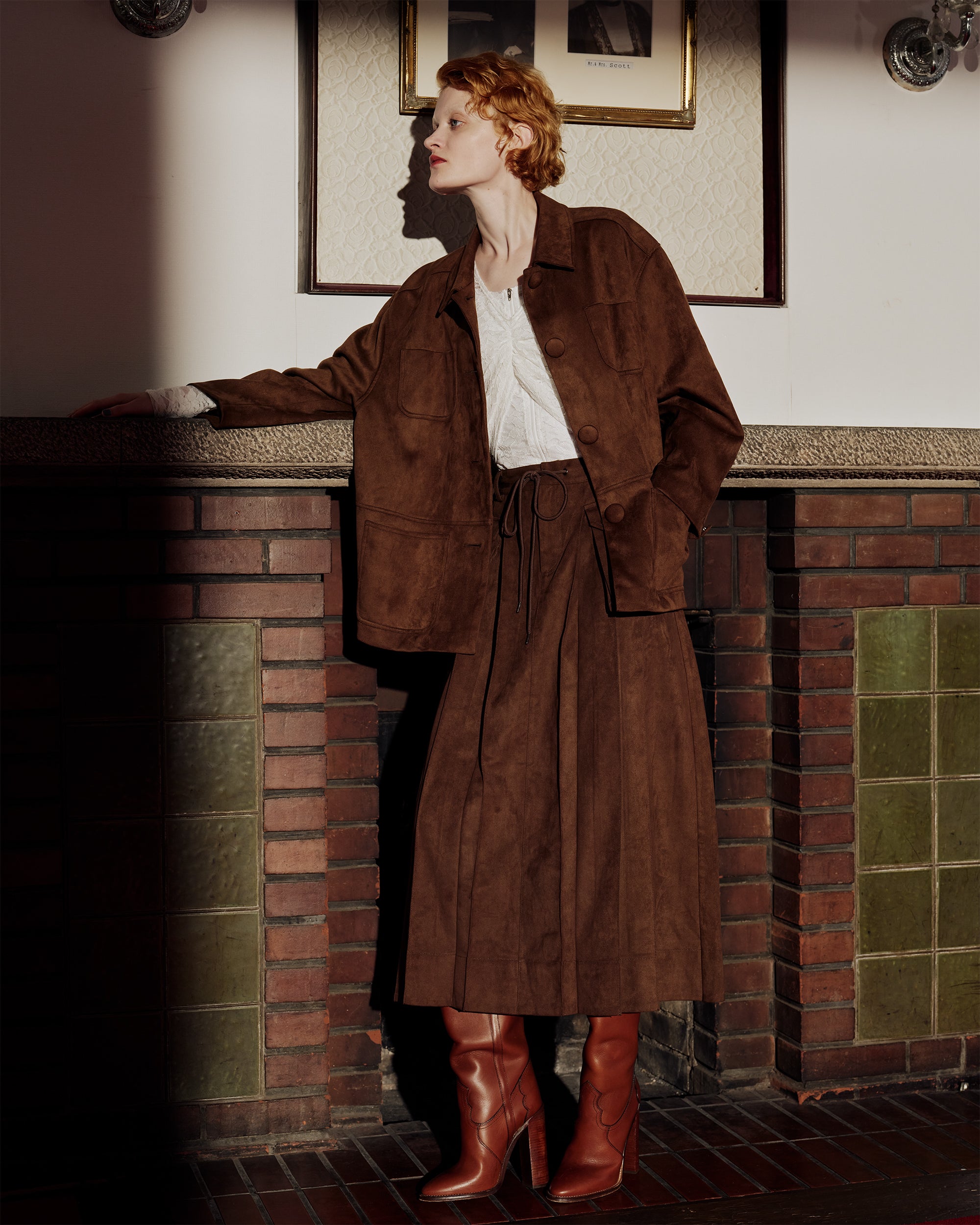 Suede-like pleated long skirt