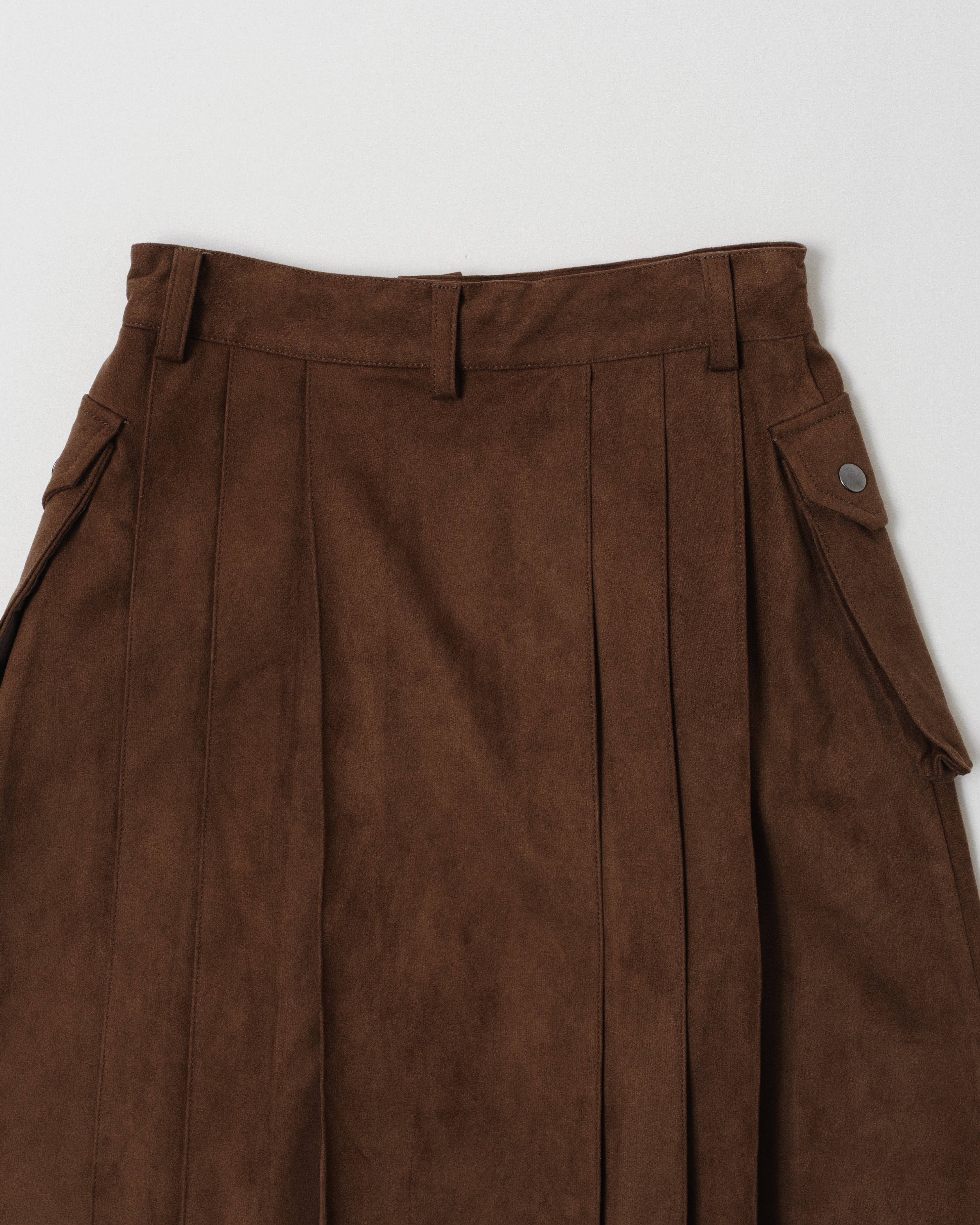 Suede-like pleated long skirt