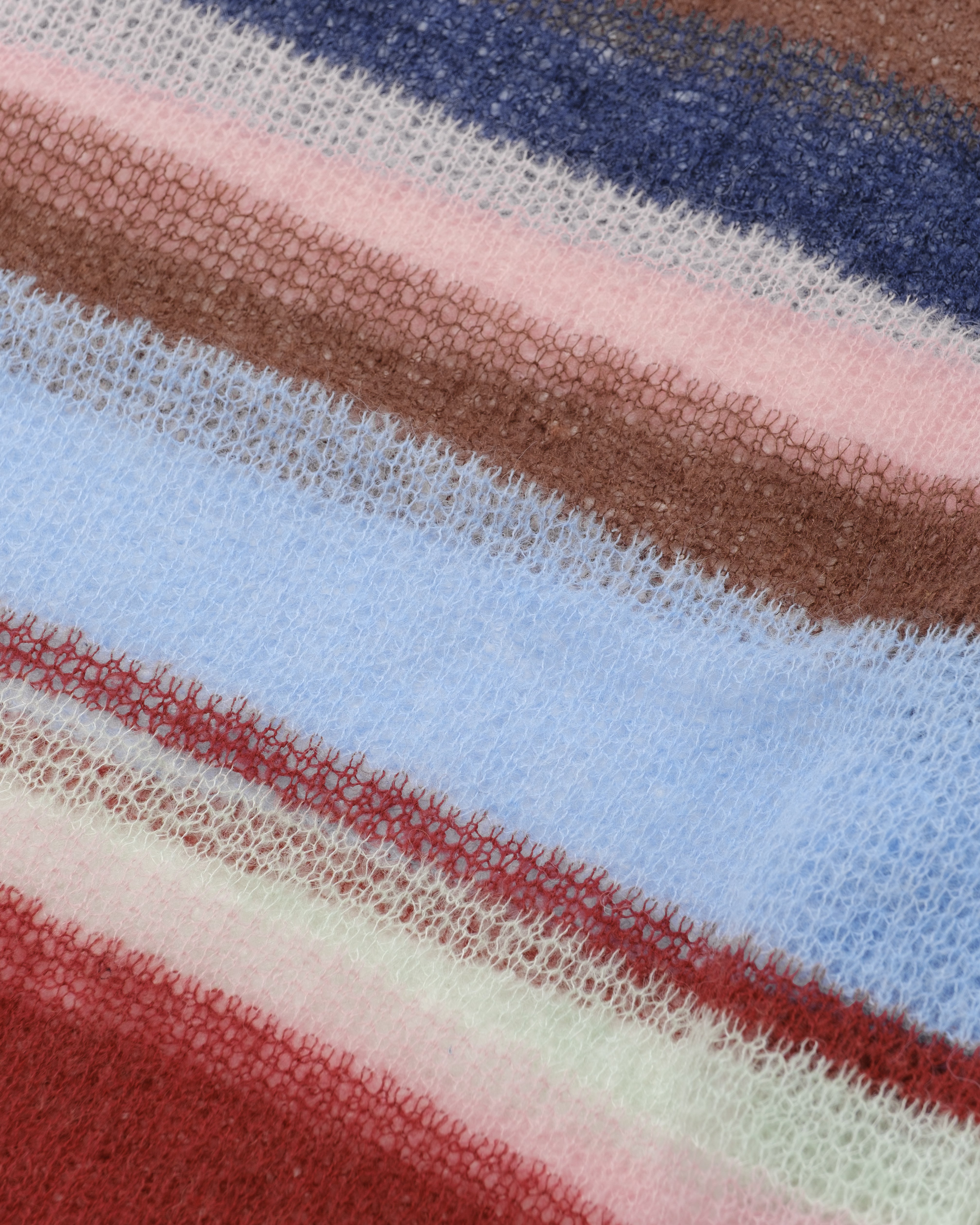 Border low-gauge knit sweater Border low-gauge knit sweater