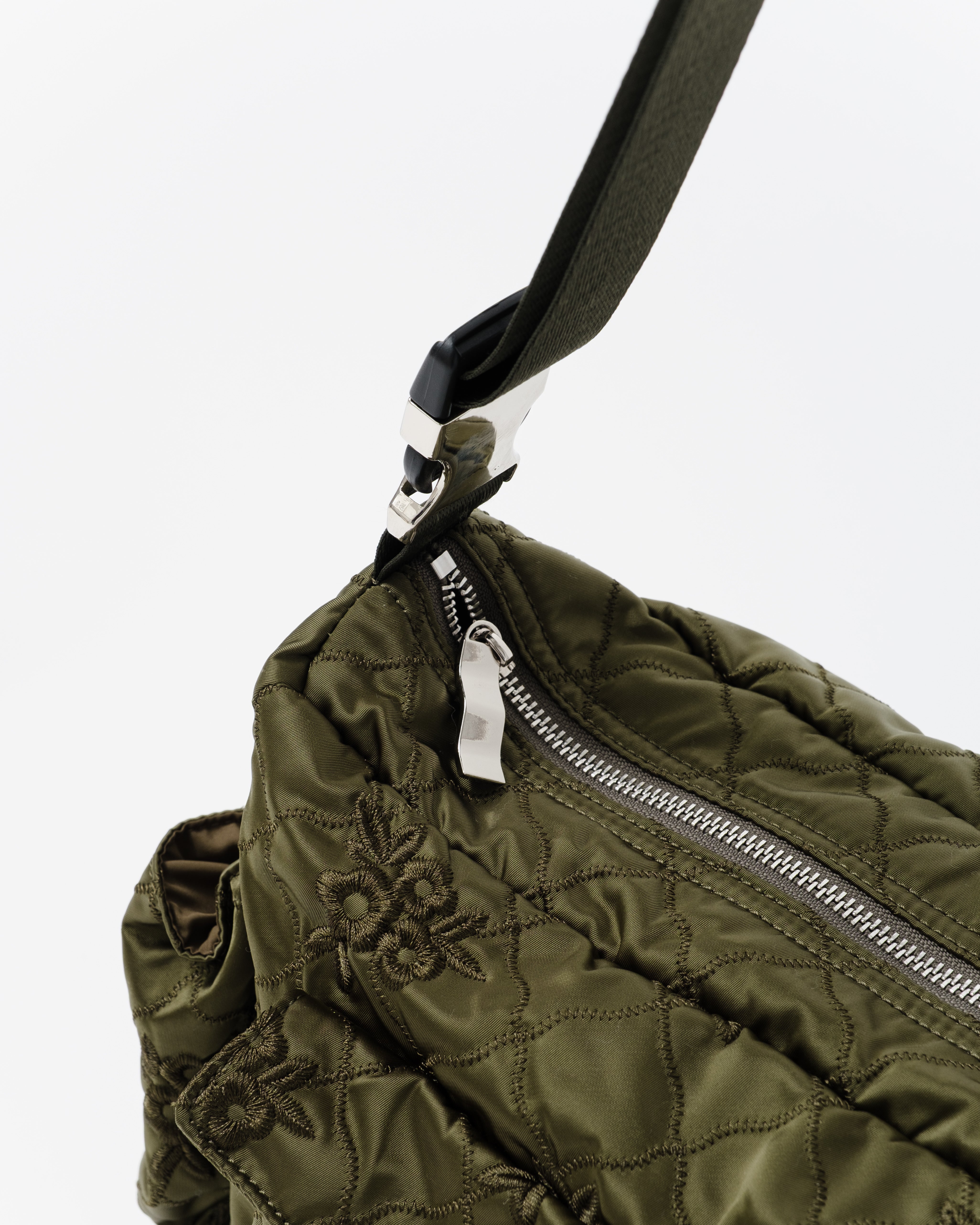 Flower quilted shoulder bag (khaki)