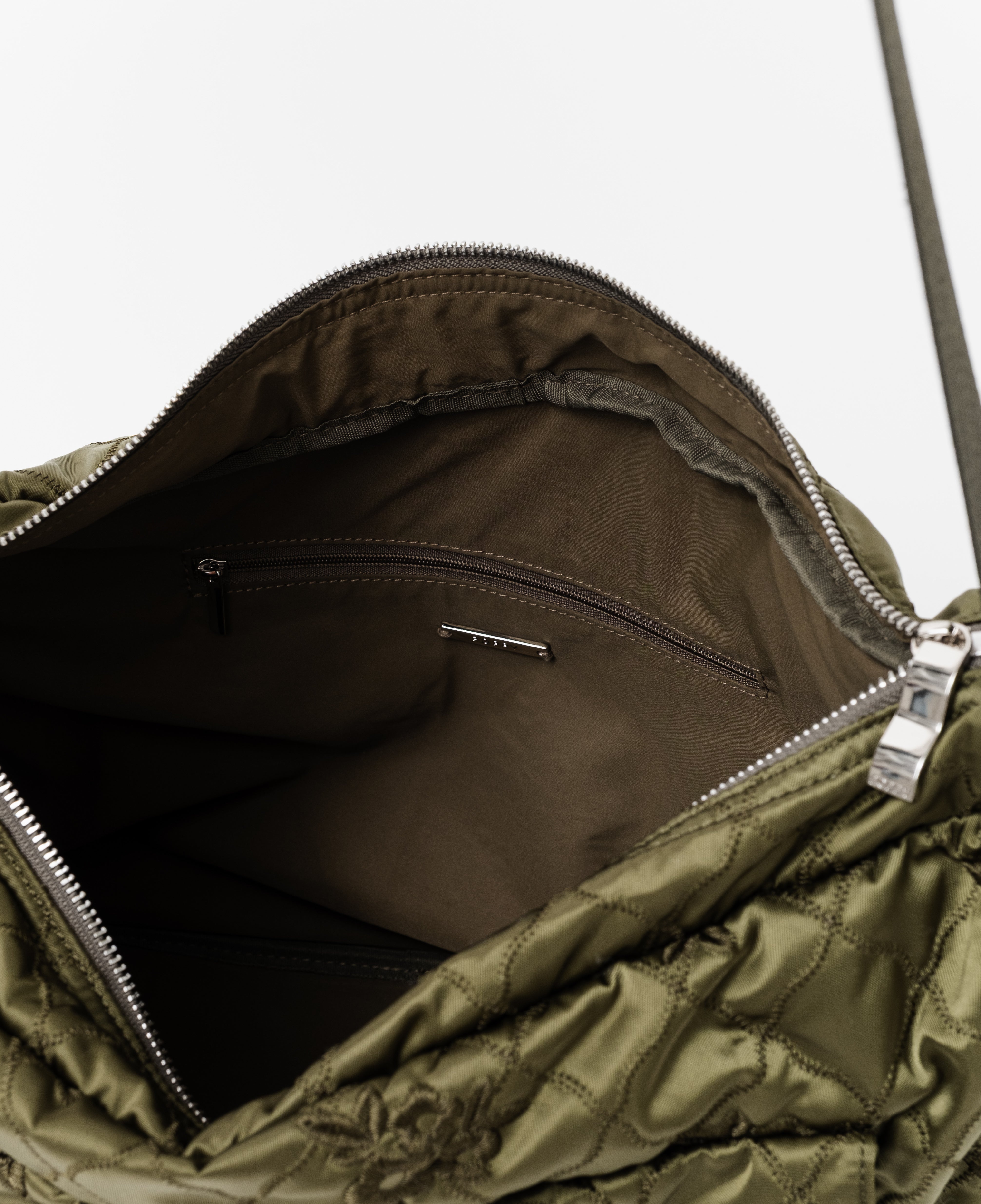 Flower quilted shoulder bag (khaki)