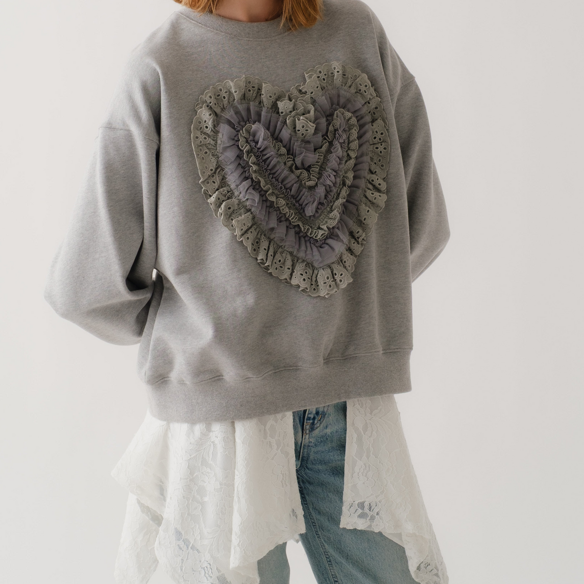 Cotton lace heart sweatshirt (gray)