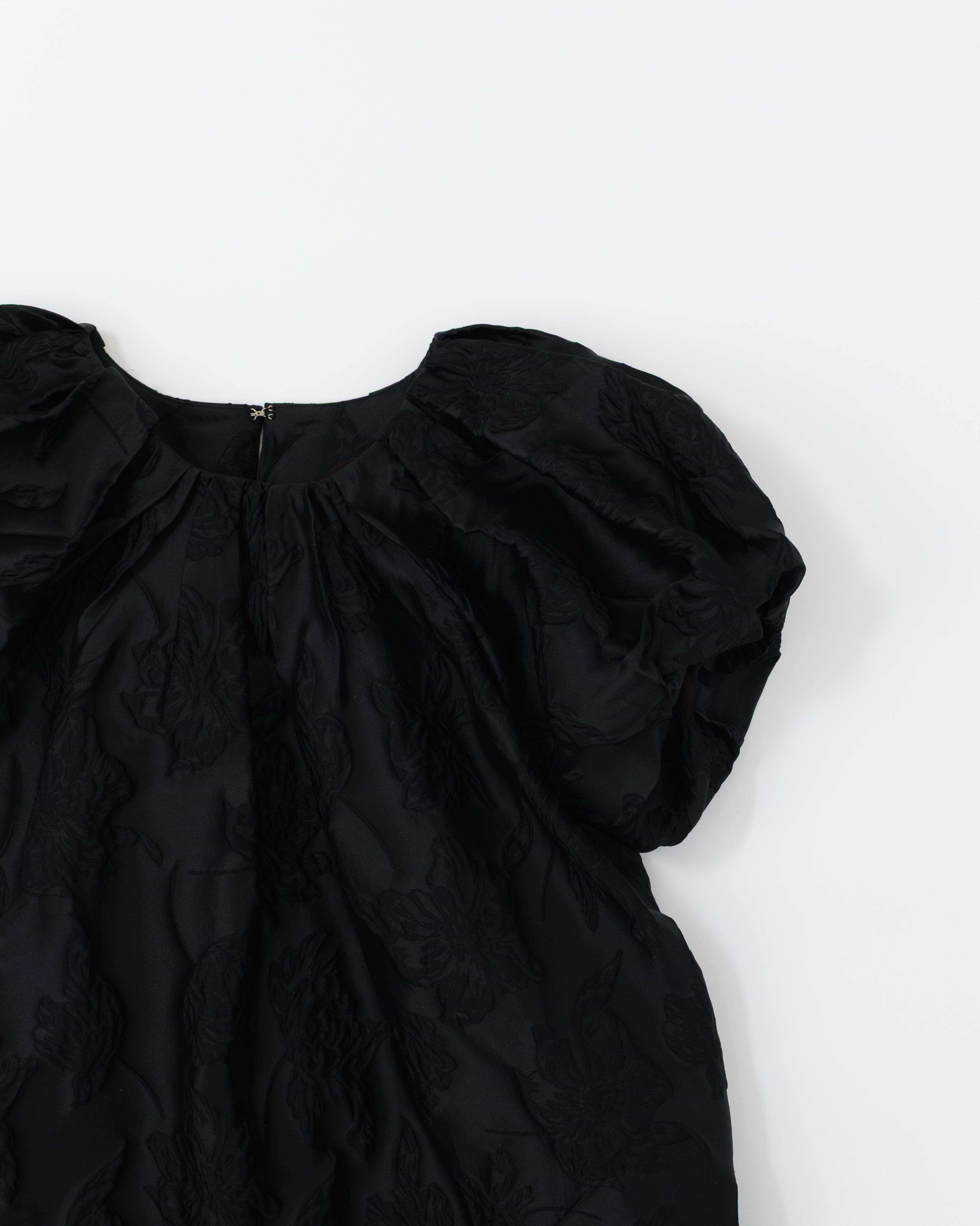 Balloon sleeve cocoon dress (black)