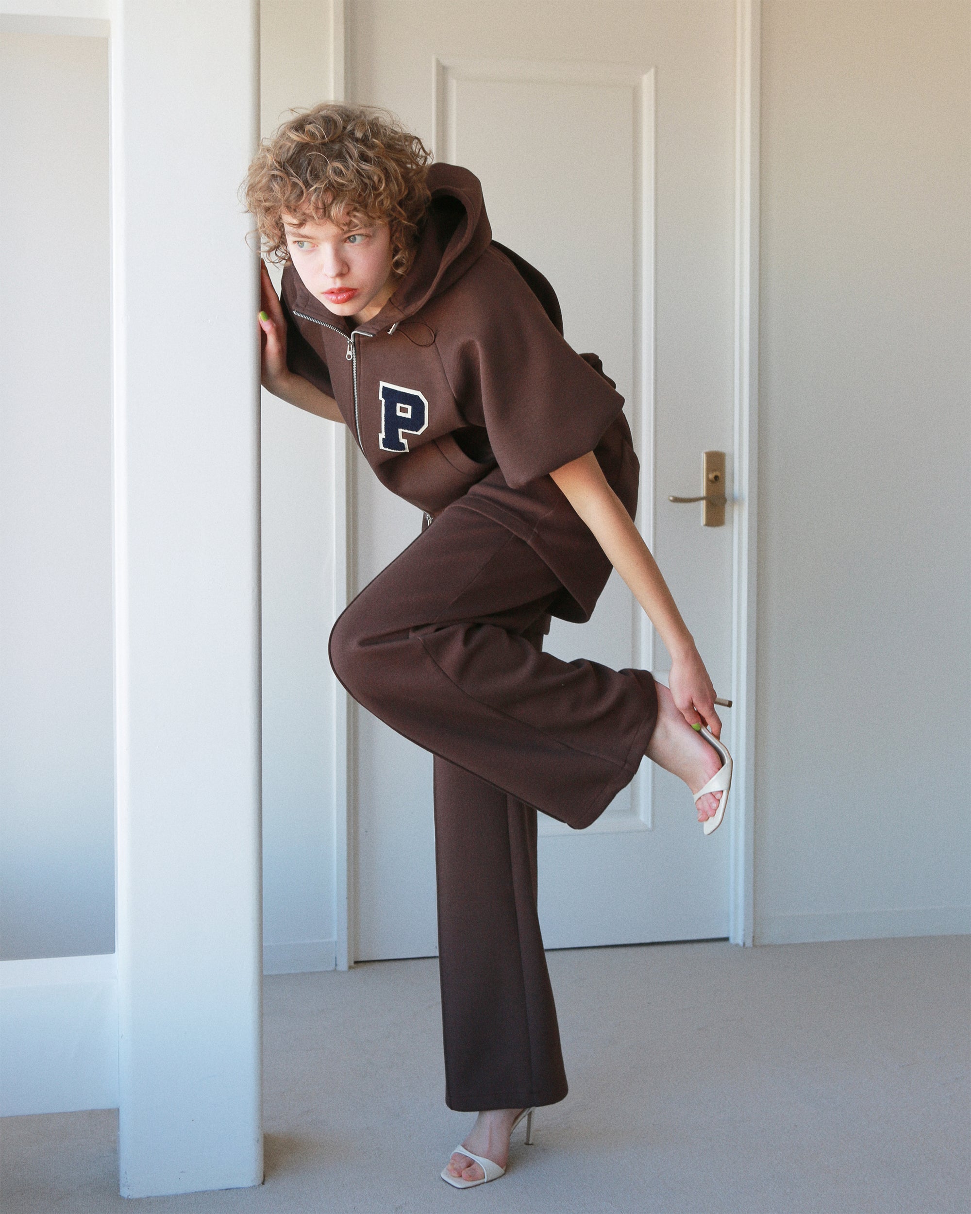 Balloon sleeve patch hoodie