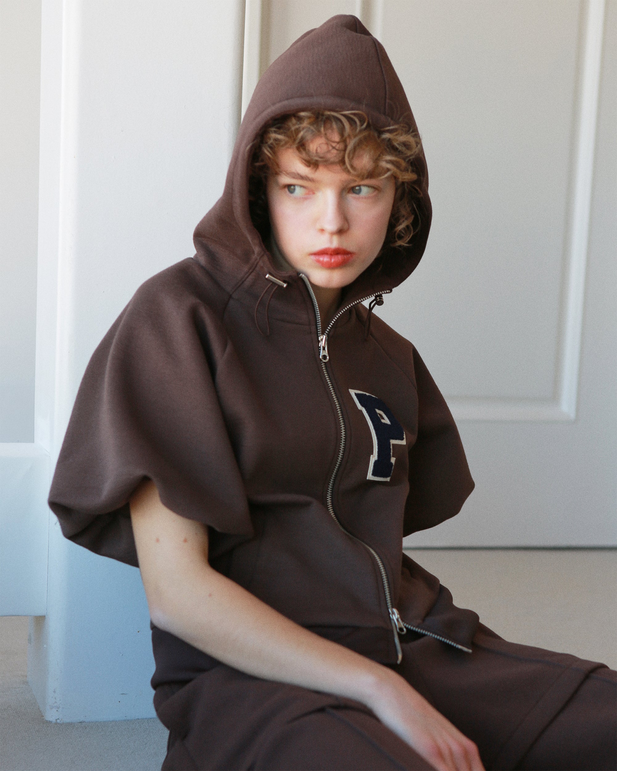 Balloon sleeve patch hoodie