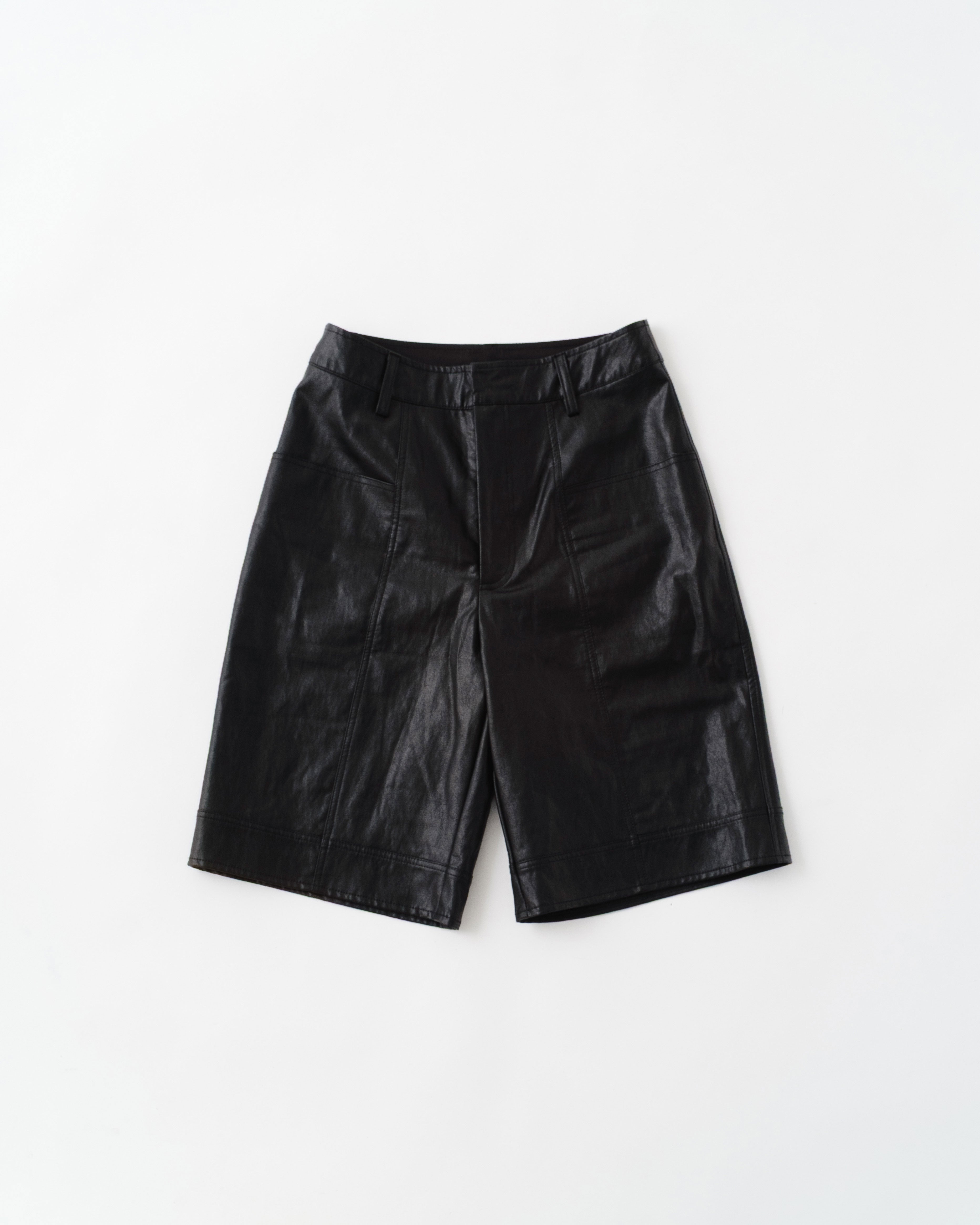 ぽ　合皮　短パイプつき LEATHER-LIKE HALF PANTS