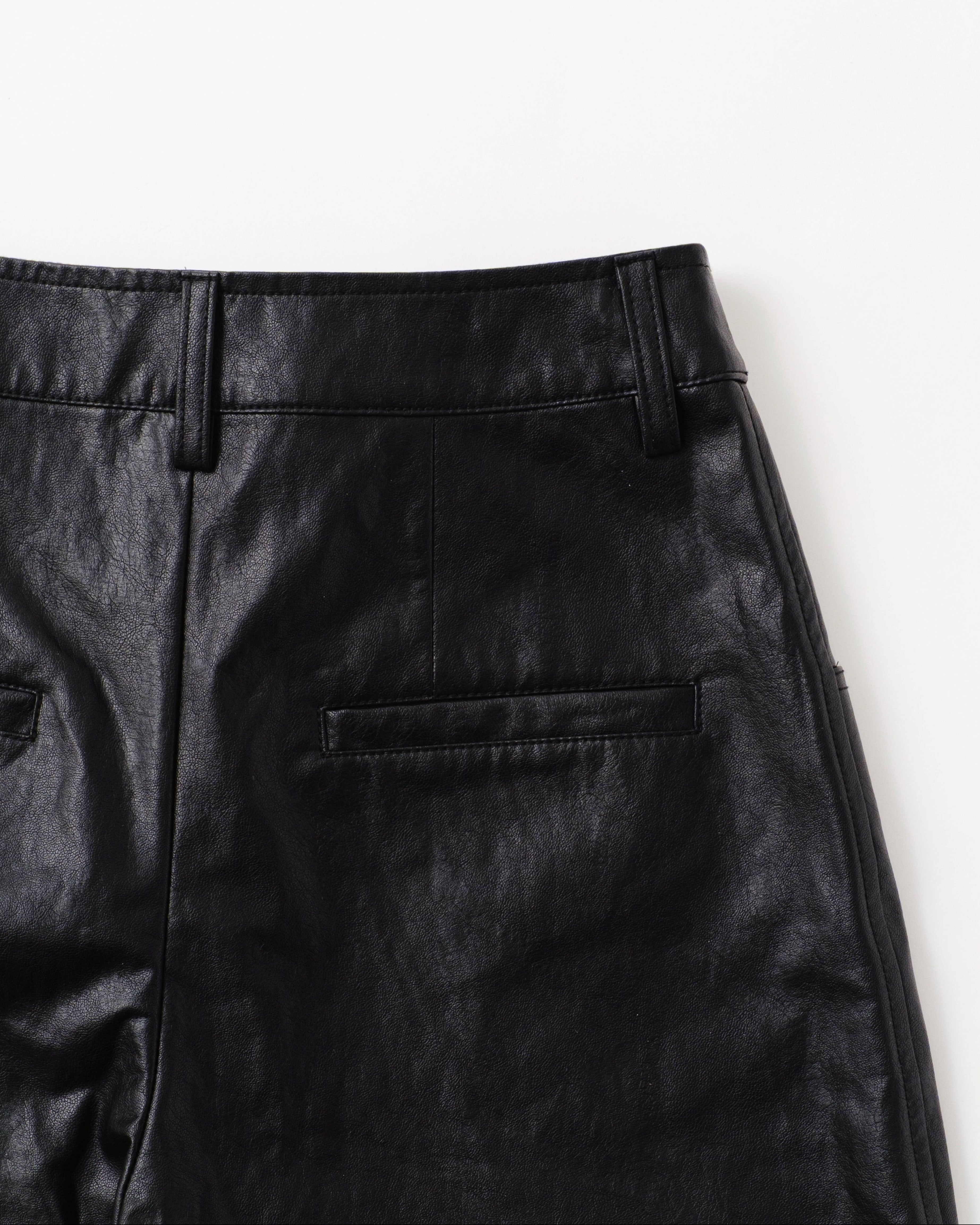 LEATHER-LIKE HALF PANTS LEATHER-LIKE HALF PANTS