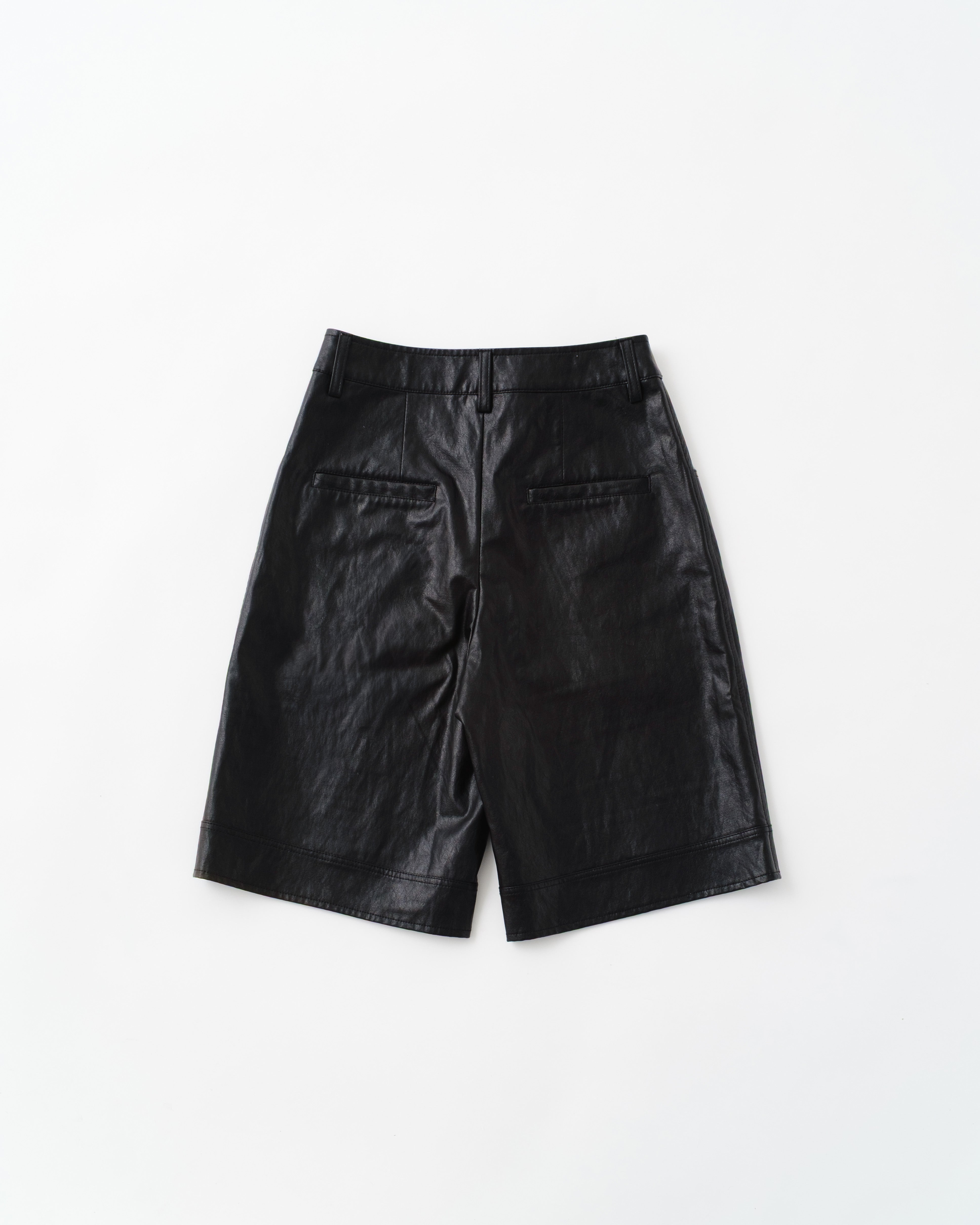 LEATHER-LIKE HALF PANTS LEATHER-LIKE HALF PANTS