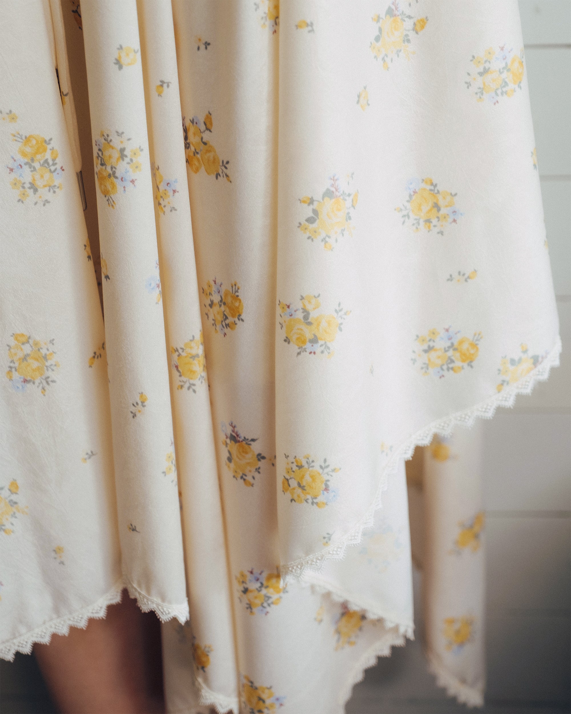 Airy handkerchief skirt