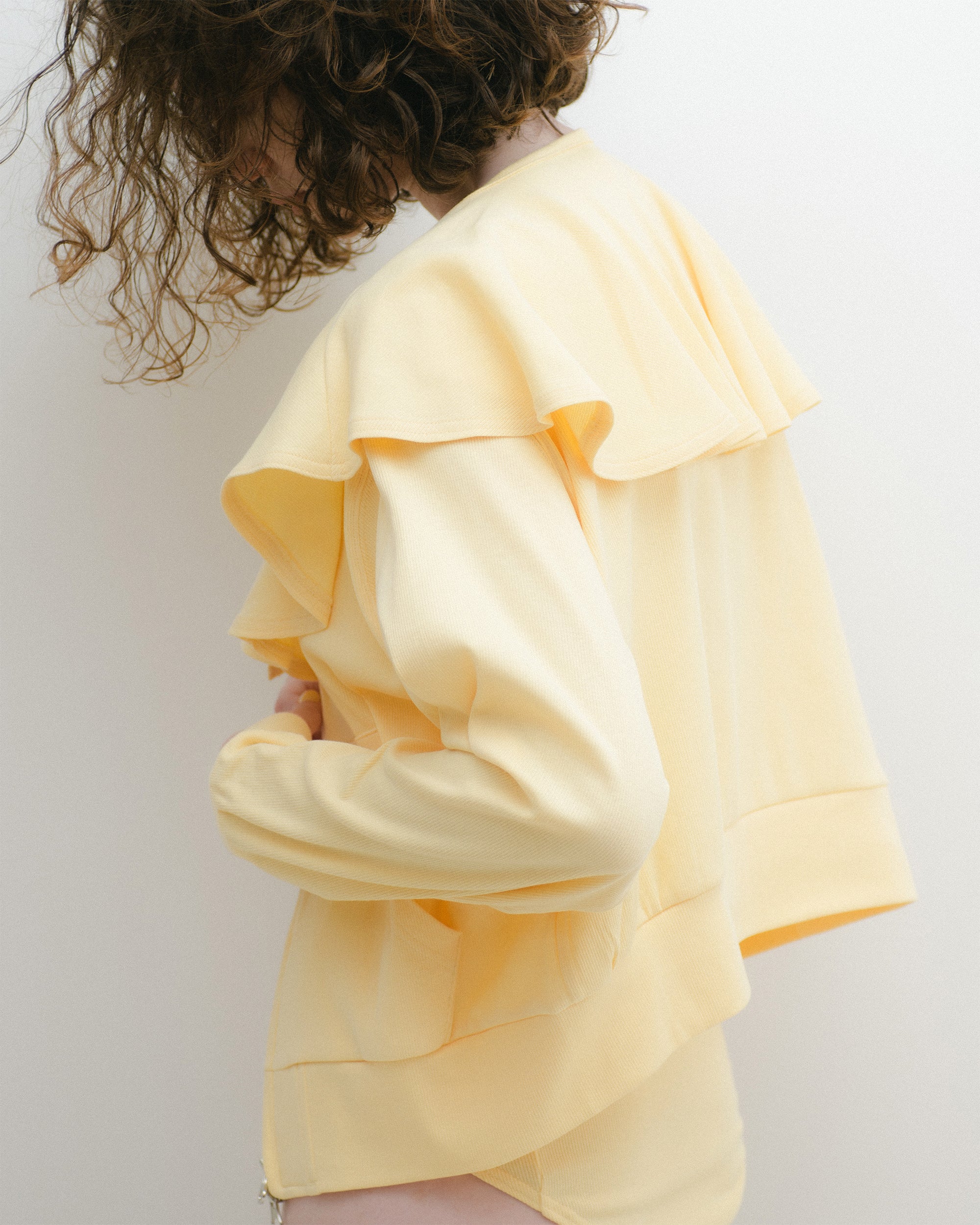 Ruffle collar rib zip