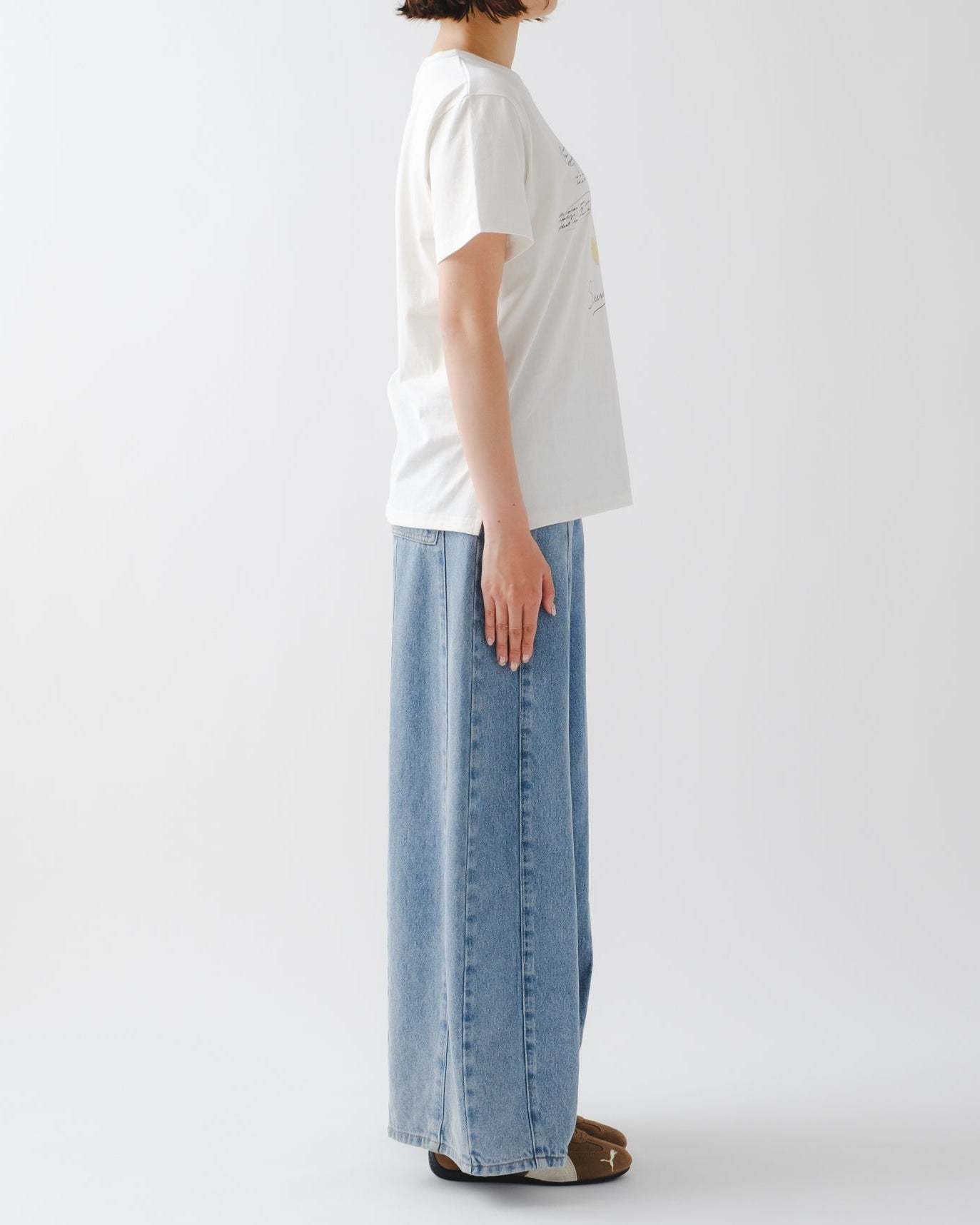 ※「Sunnest flower TEE」と同型・同サイズとなります。（モデル170cm）