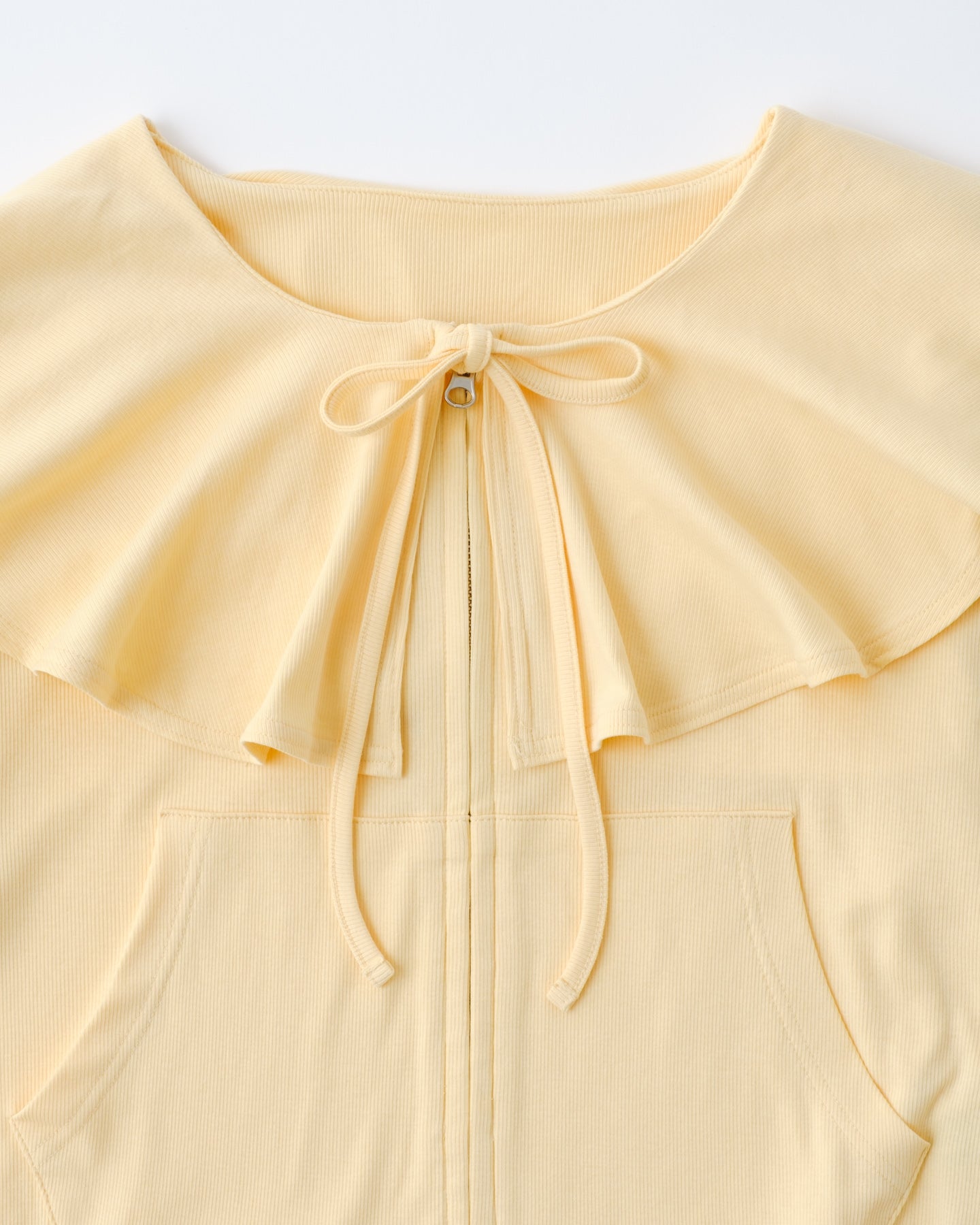 Ruffle collar rib zip