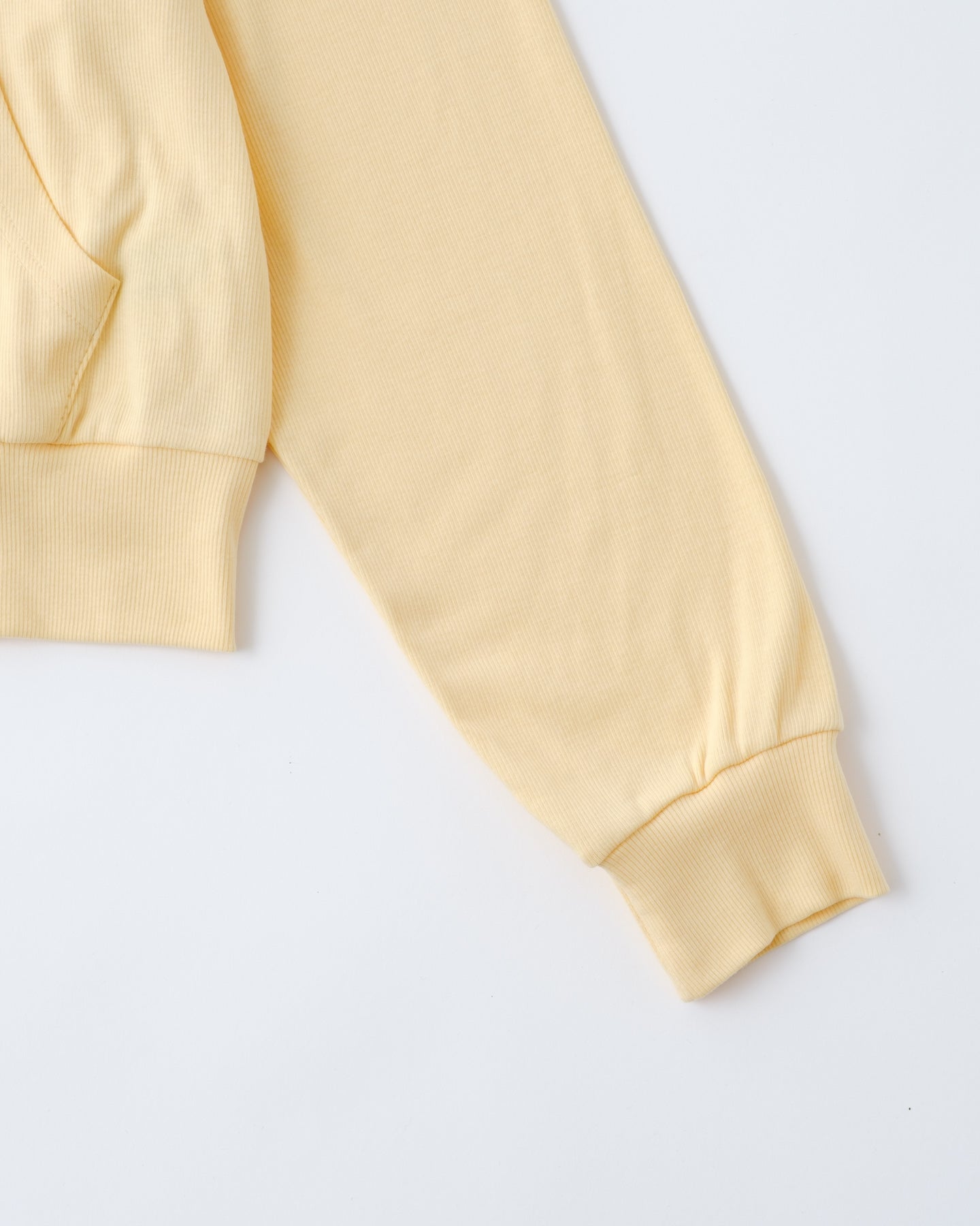 Ruffle collar rib zip