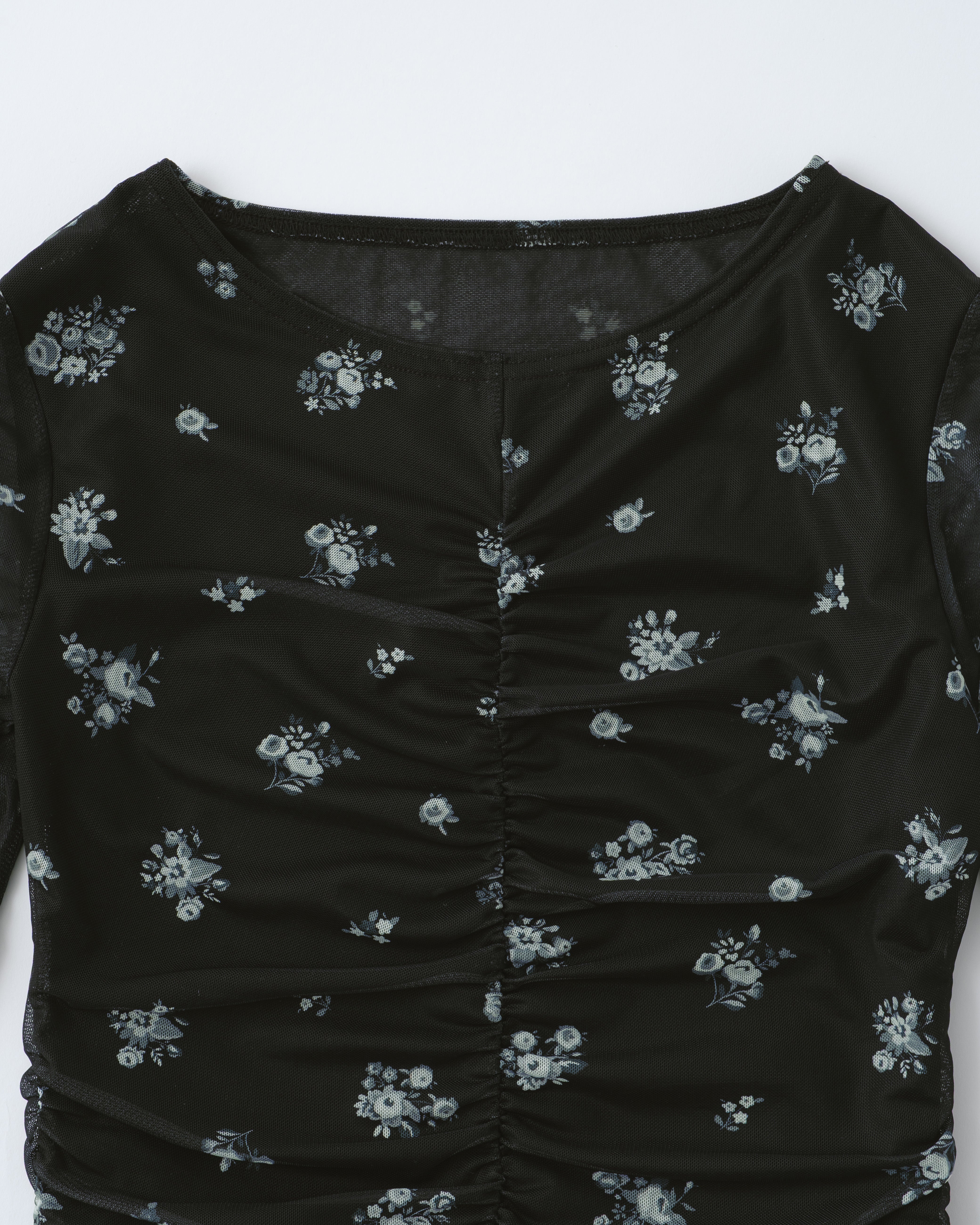 Monochrome flower gather top