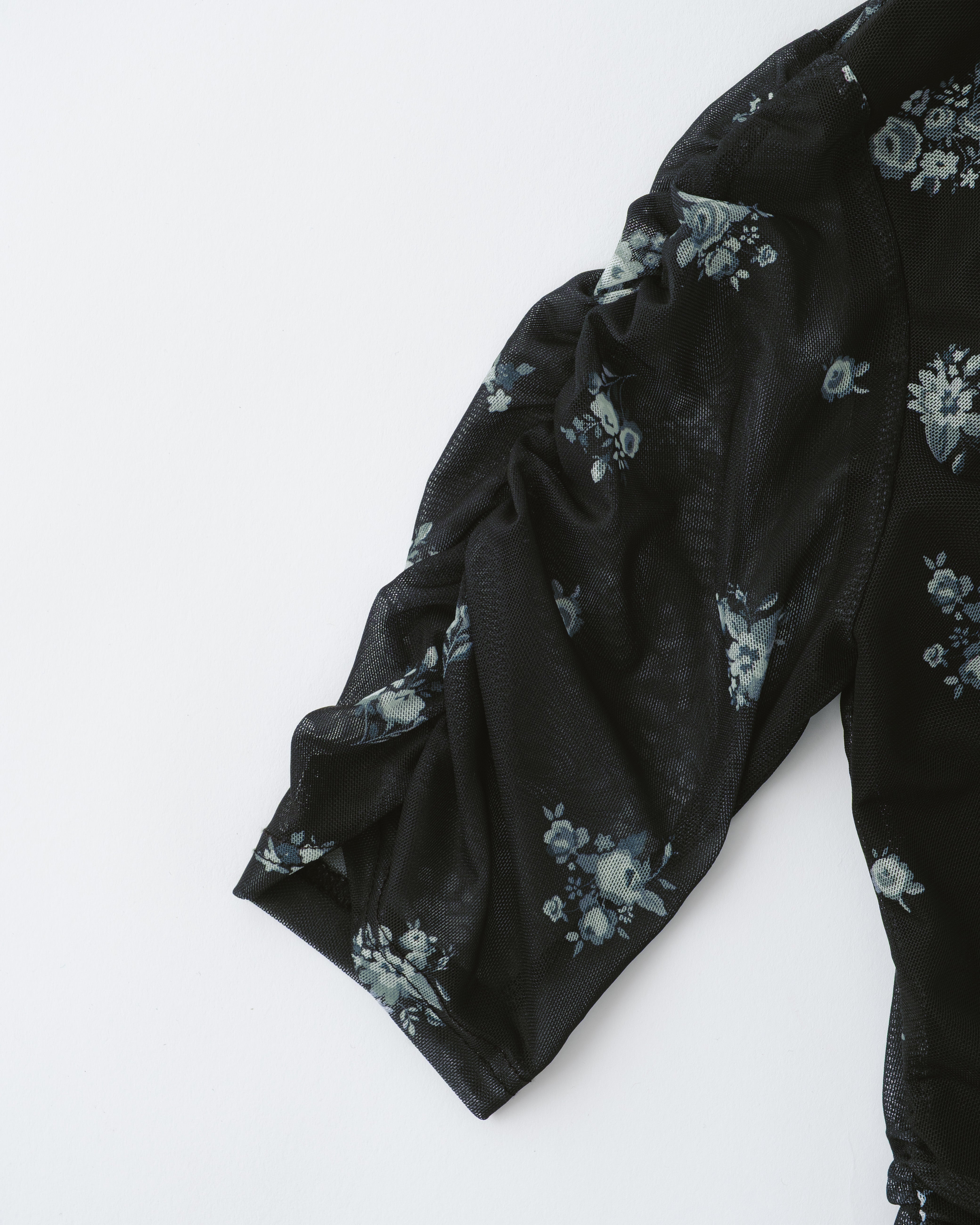 Monochrome flower gather top