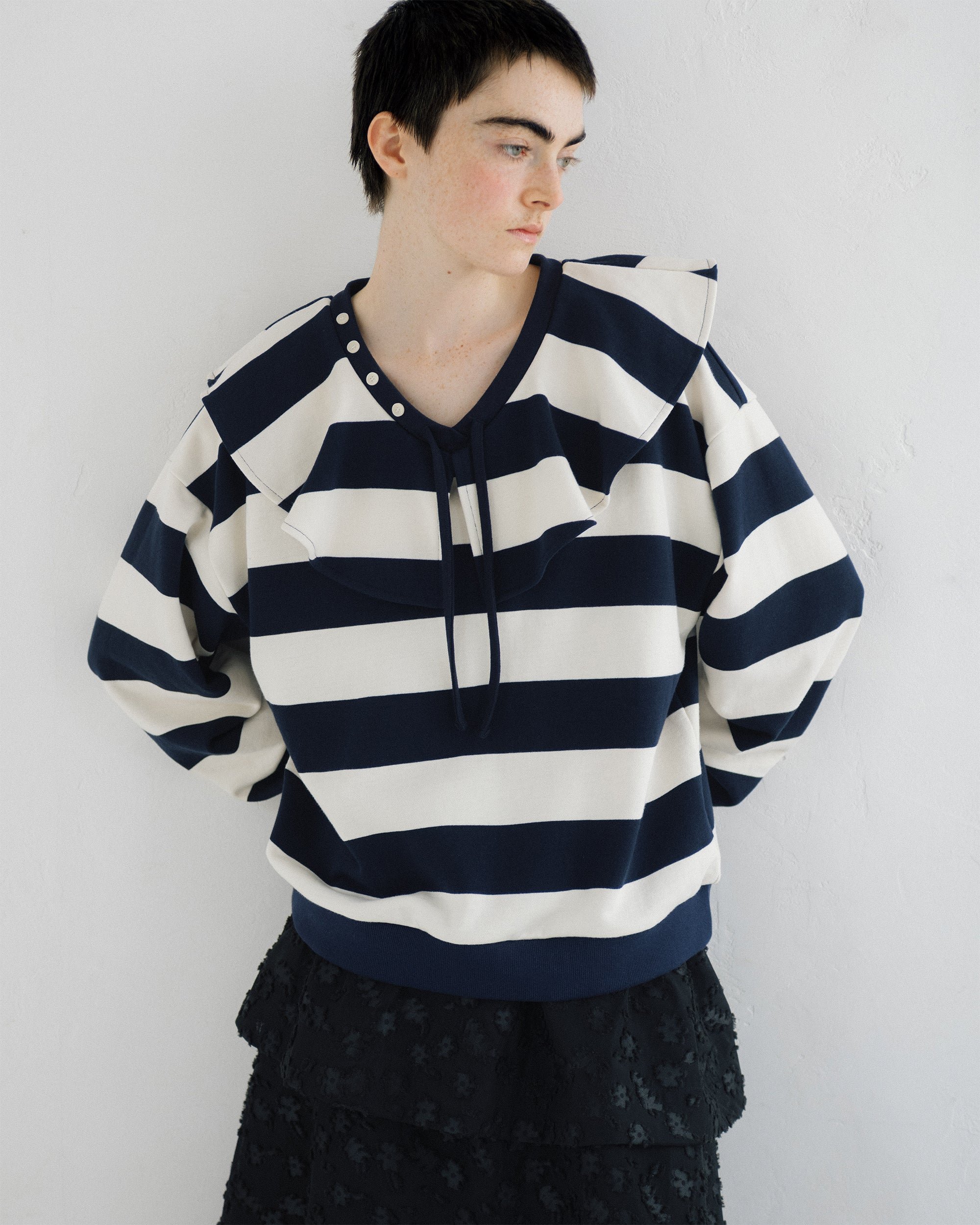 Ruffle collar curve sweatshirt