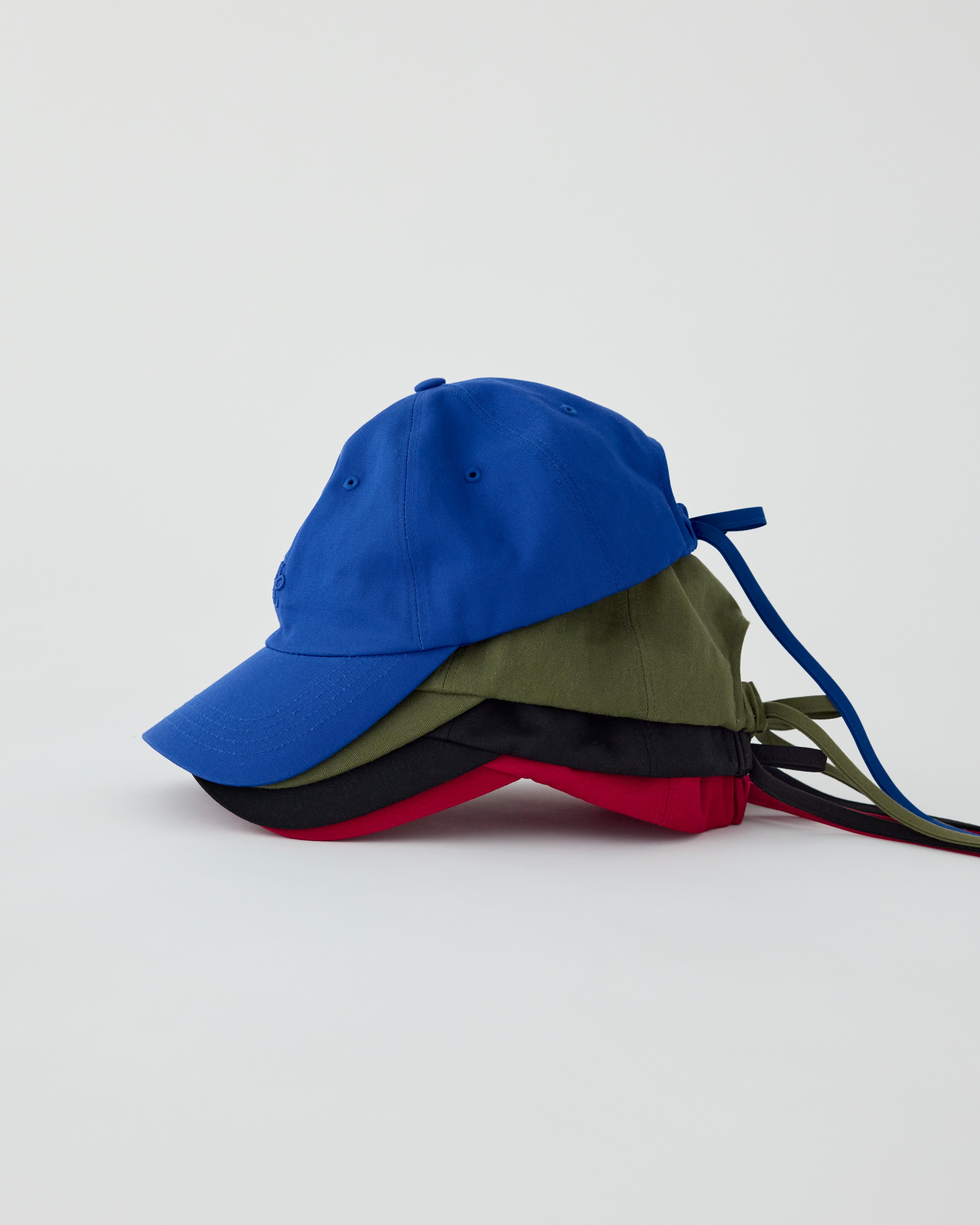 Back ribbon logo cap