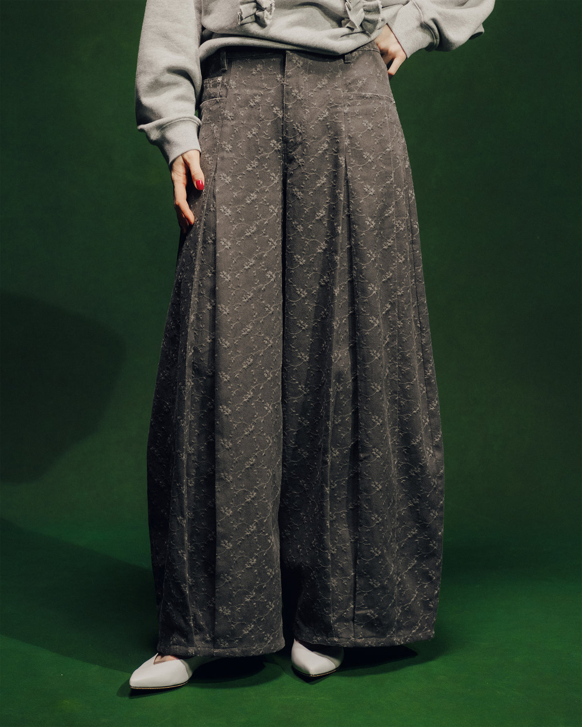 Flower pleated balloon denim pants