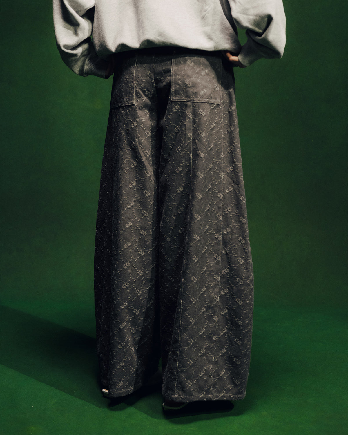 Flower pleated balloon denim pants