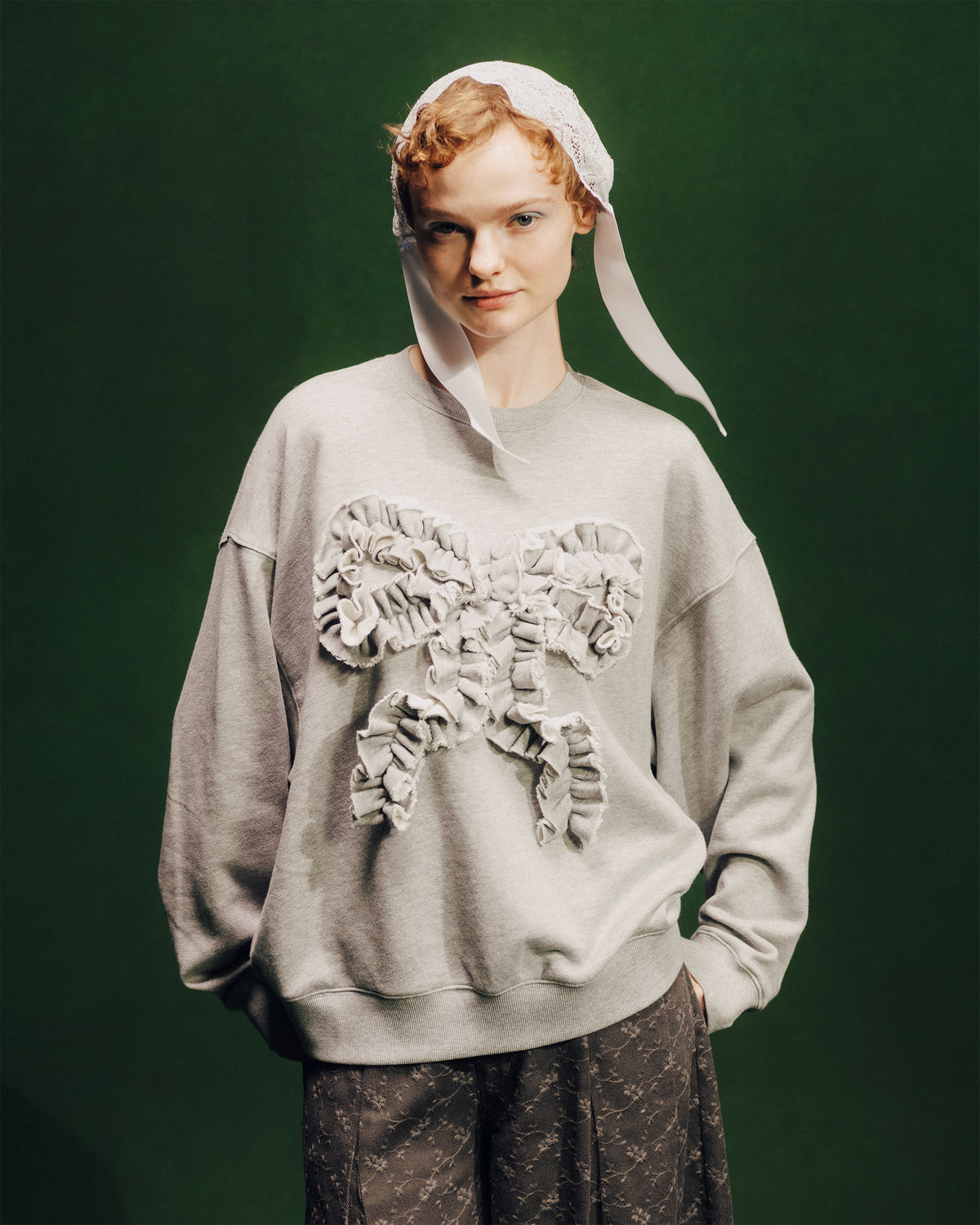 Ribbon gathered sweatshirt