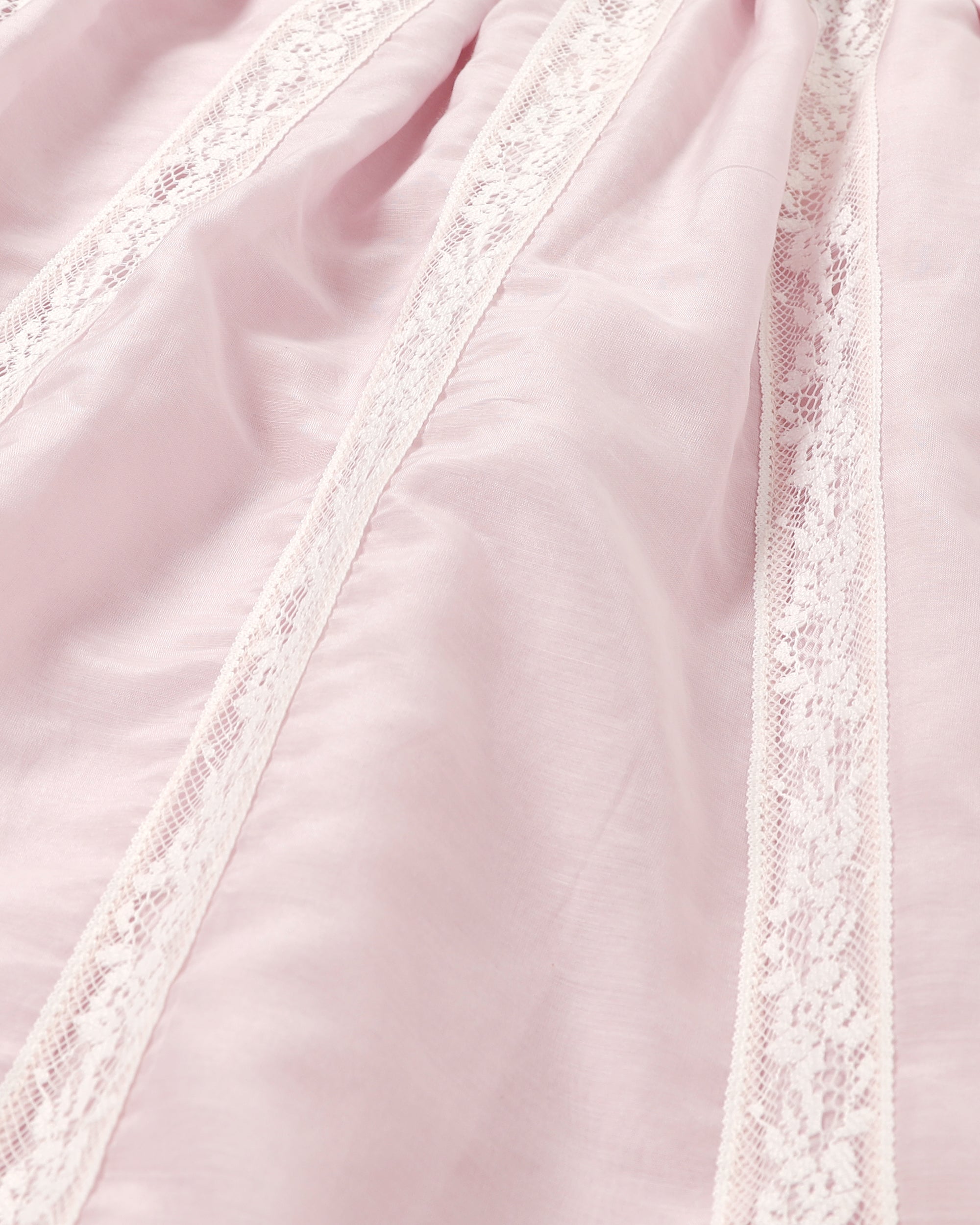 <b>yuhan wang</b><br>lace trimmed skirt / pink