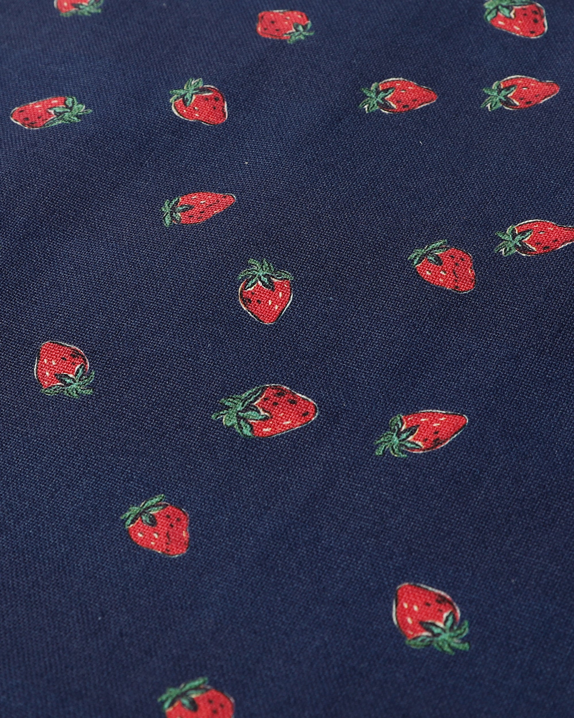 Strawberry pattern tote bag