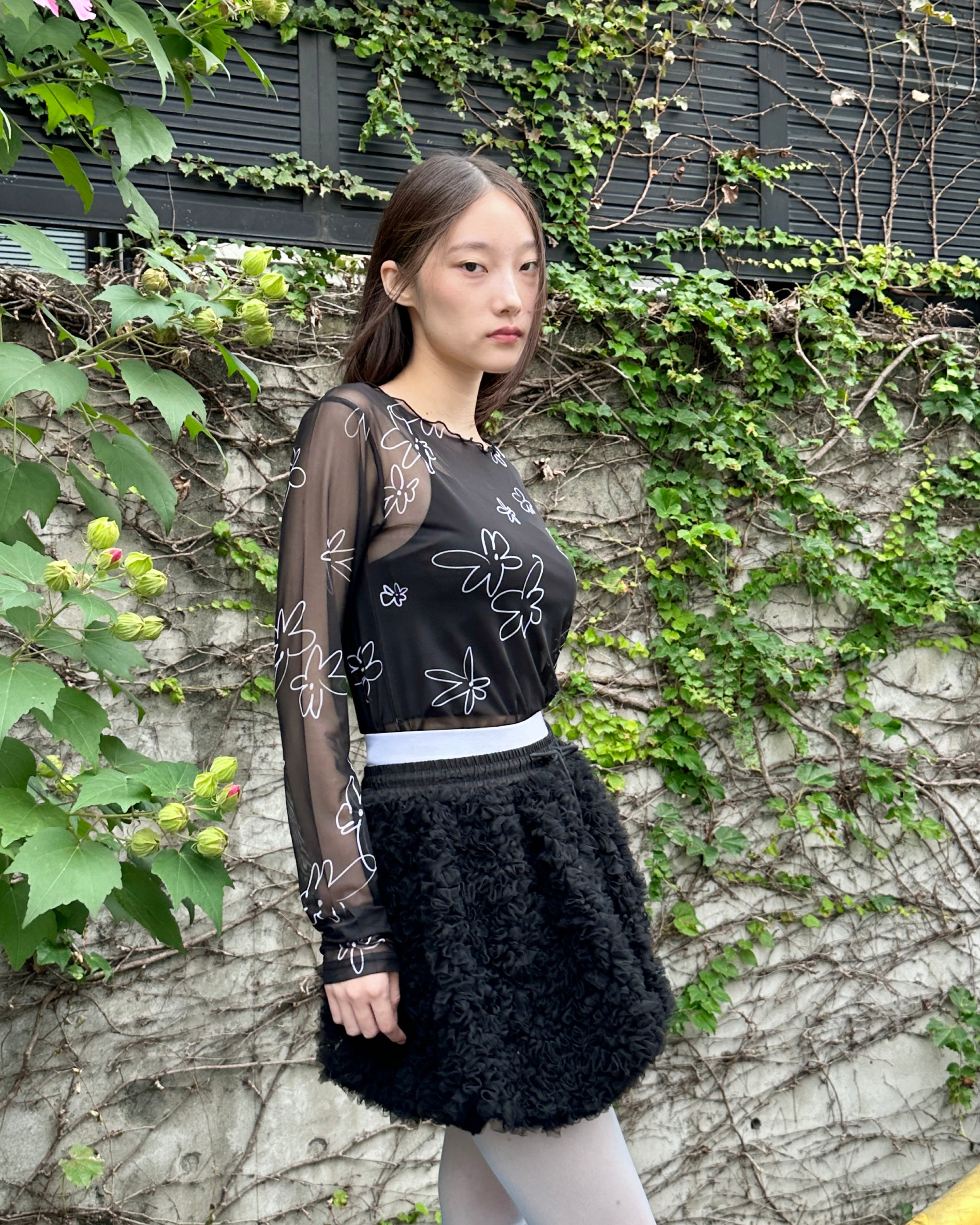 Rough paint black flower see-through tops (Round neck)