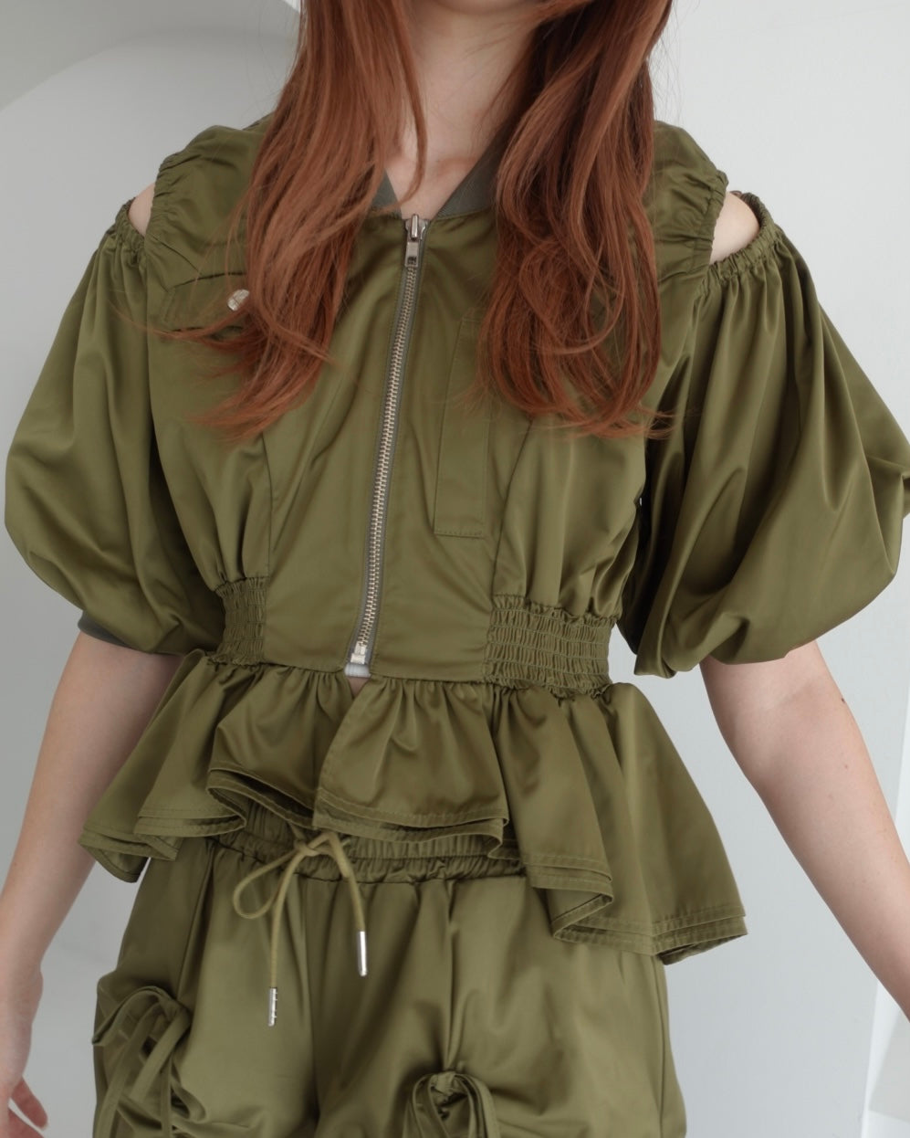 ジャケット・アウター POPPY PEPLUM PUFF TOPS (KHAKI) PEPLUM PUFF TOPS (KHAKI)