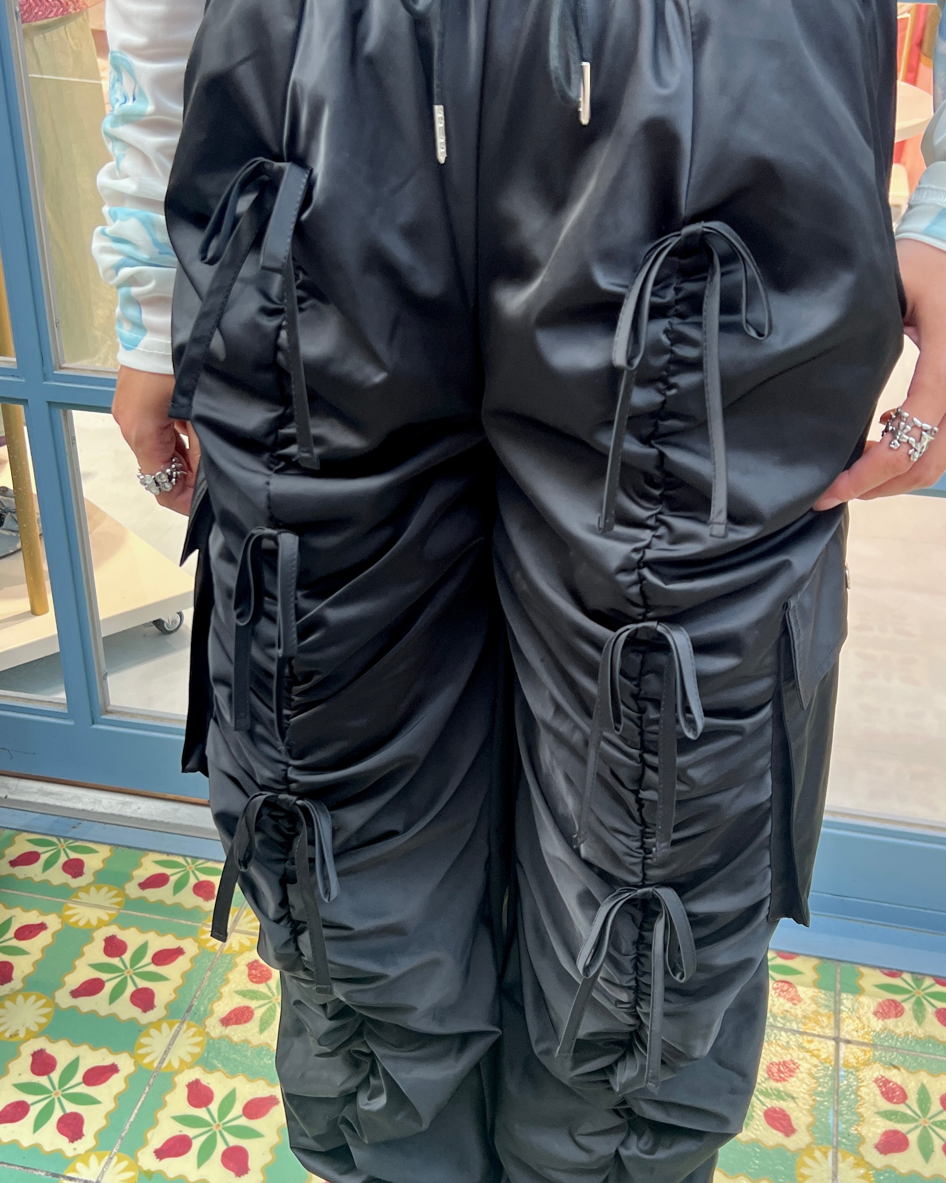 Gather ribbon cargo pants (black)