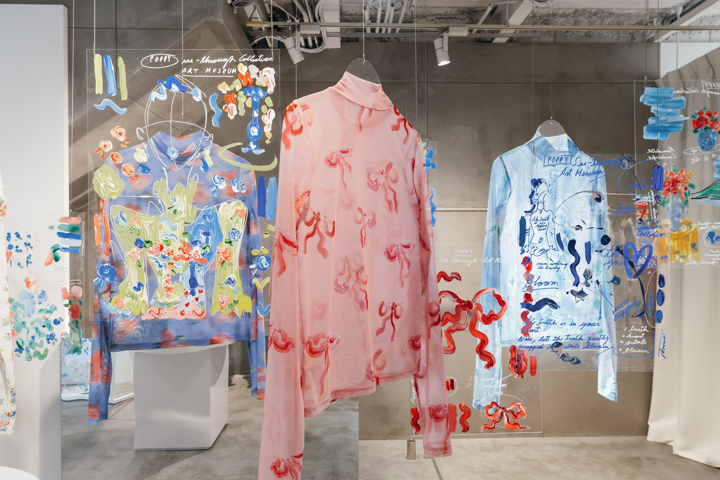 POPPY SEE-THROUGH ART MUSEUM