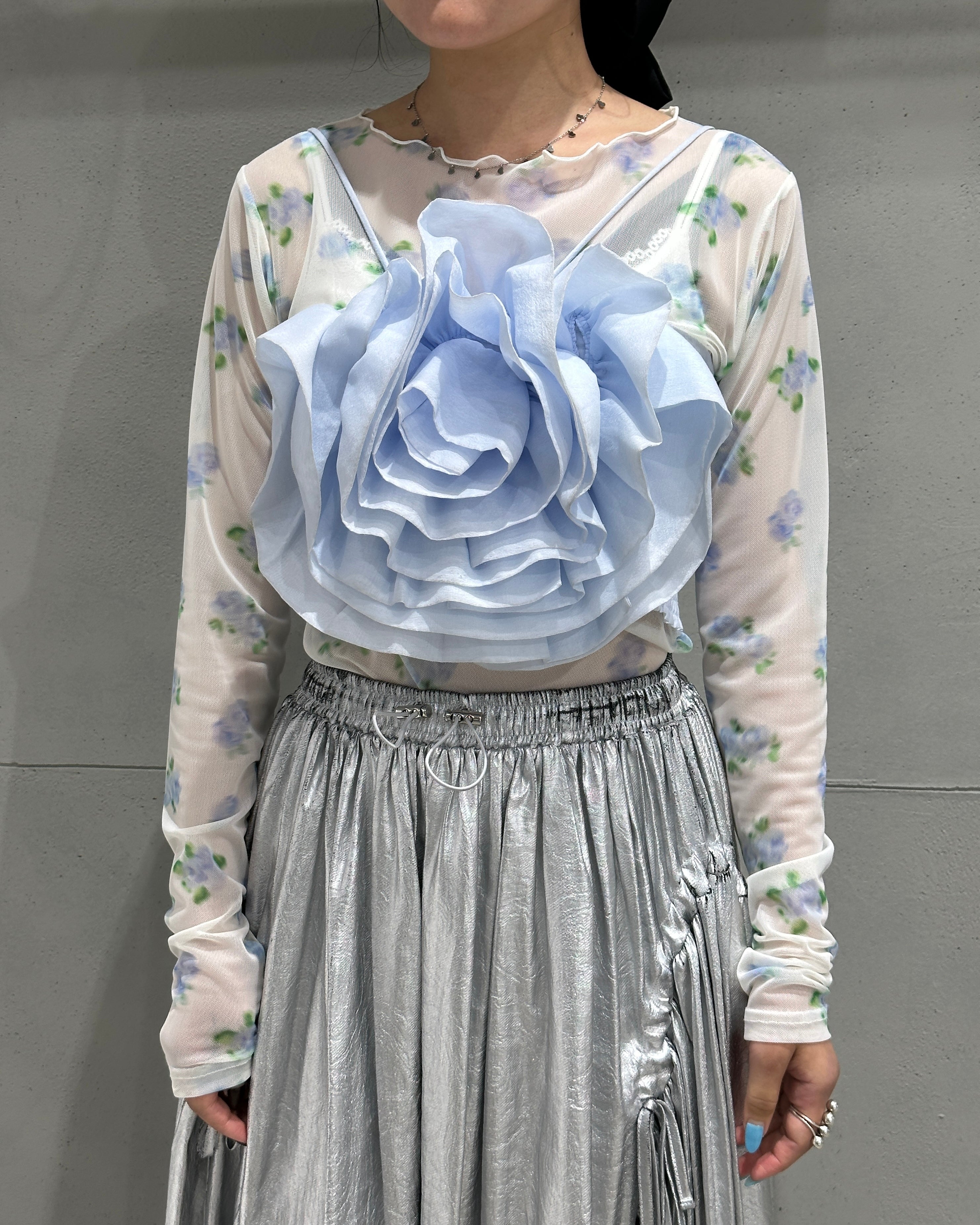 Blue blurred flower see-through tops  (round neck)