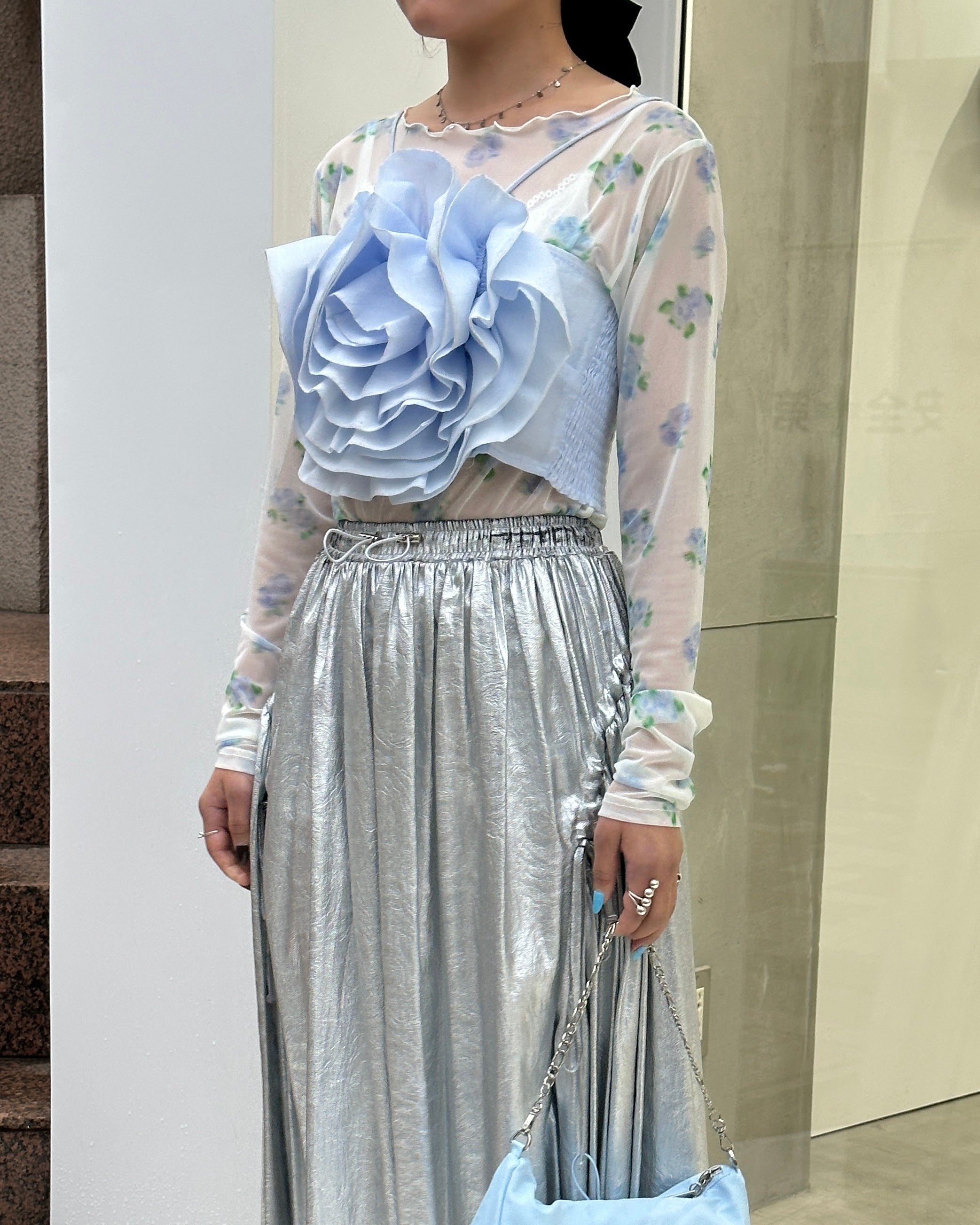 Blue blurred flower see-through tops  (round neck)