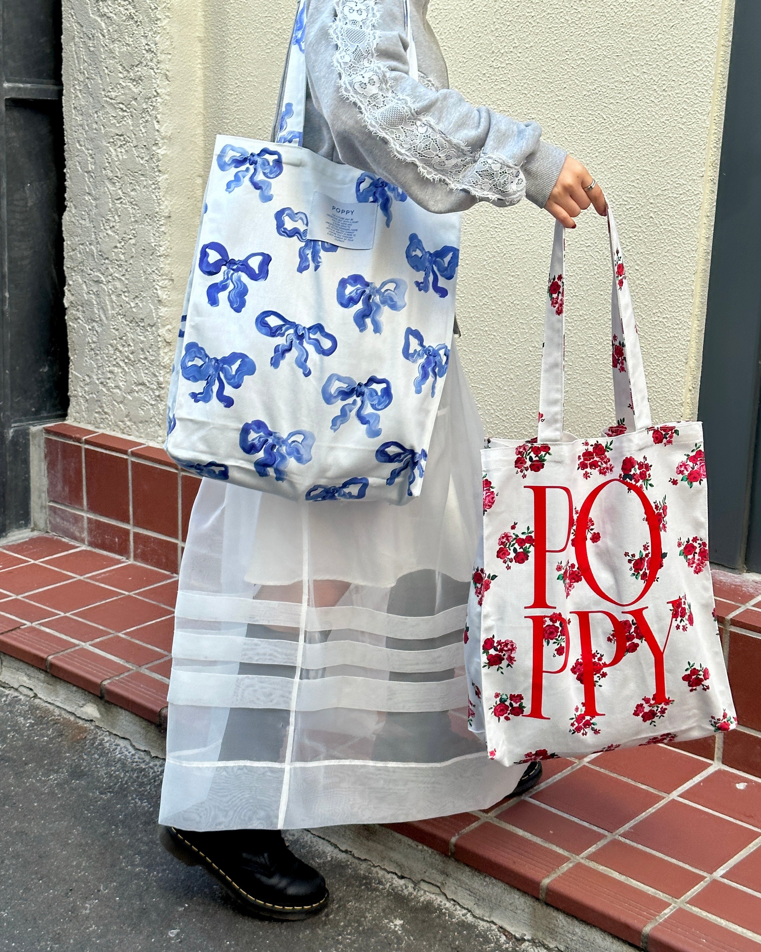Blue ribbon tote bag
